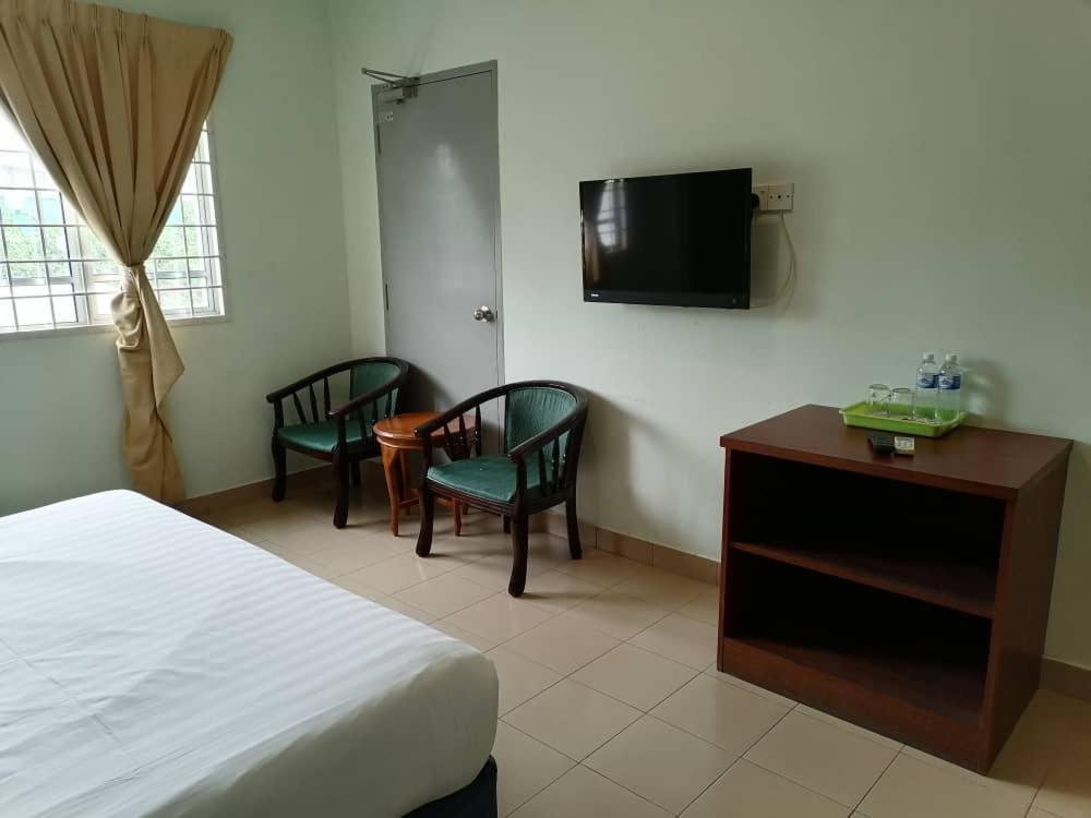 Standard King Room - Photo 3