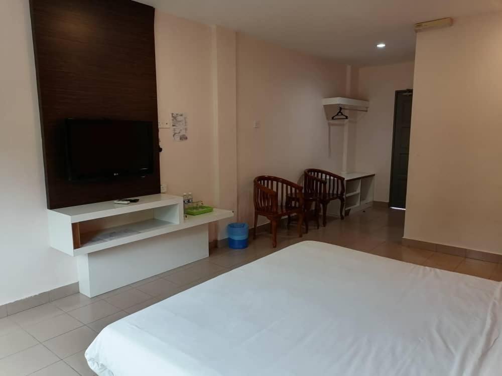 Deluxe King Room - Photo 3