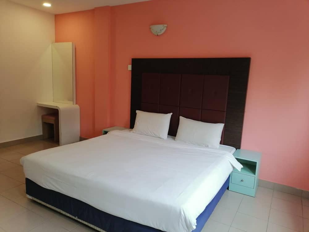 Deluxe King Room - Photo 2