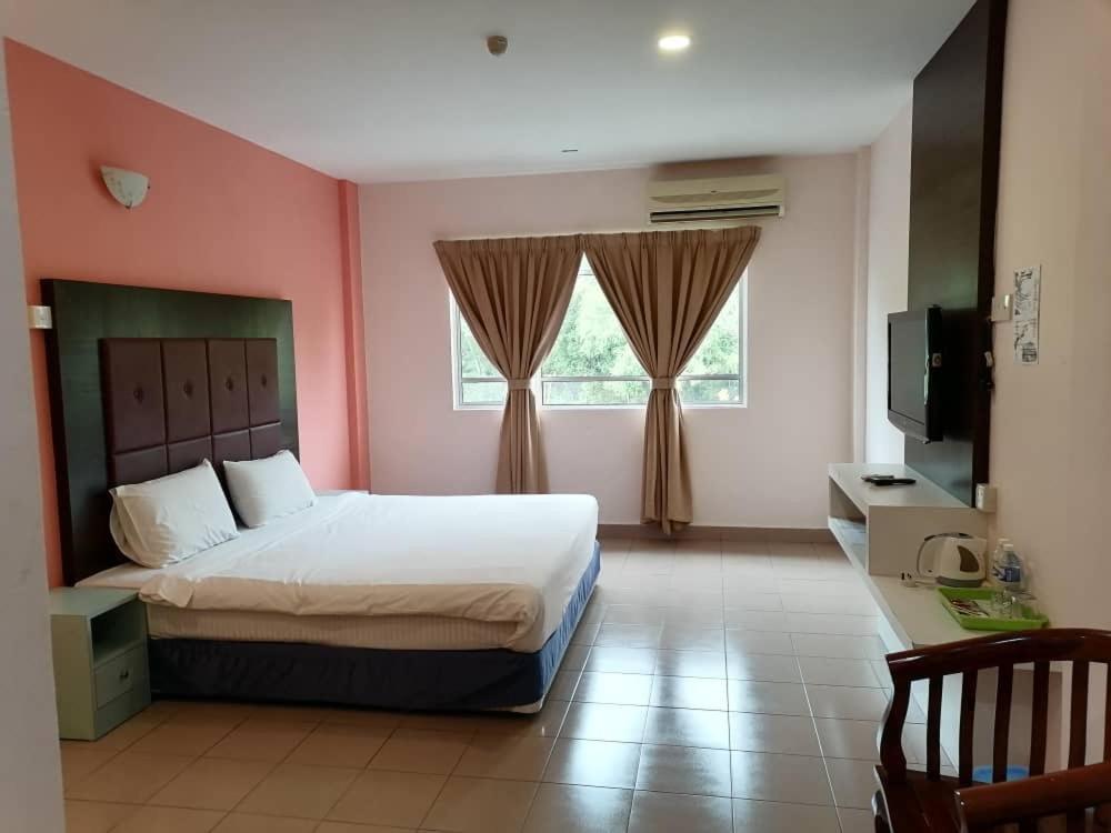 Deluxe King Room - Photo 1