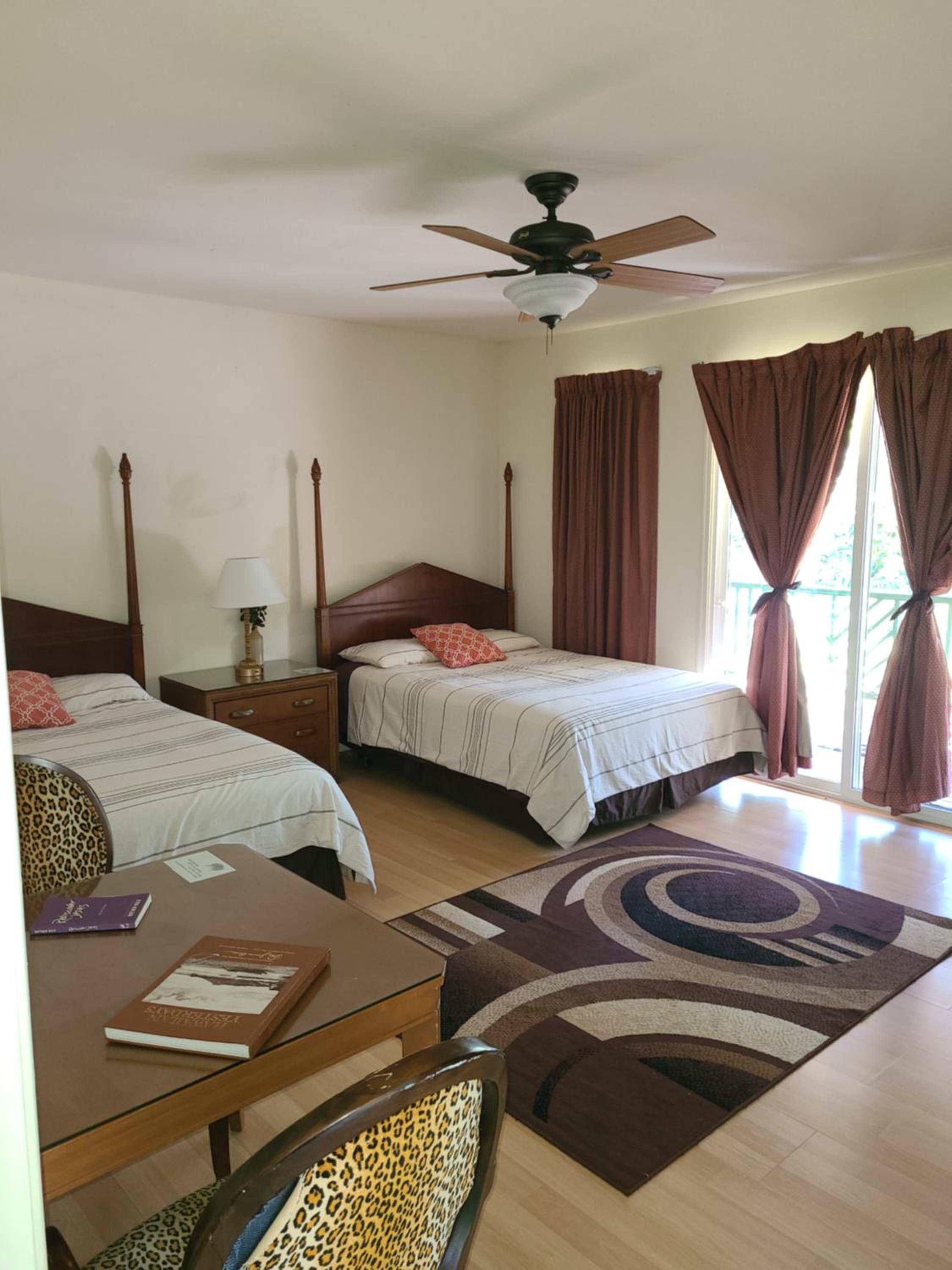 Standard Queen Room with Two Queen Beds - Photo 12