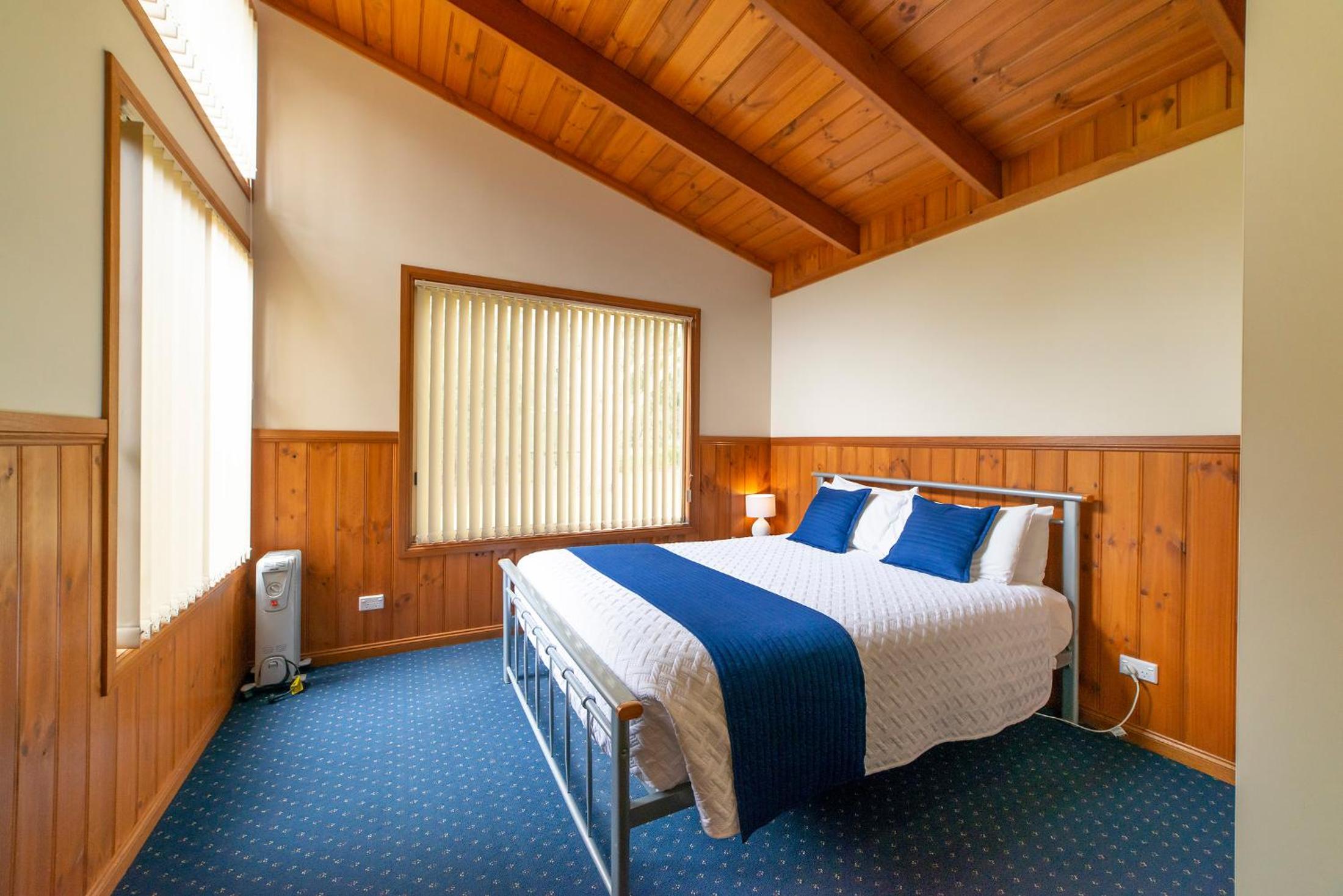 Two-Bedroom Chalet with Two Queen Beds and One Single Bed