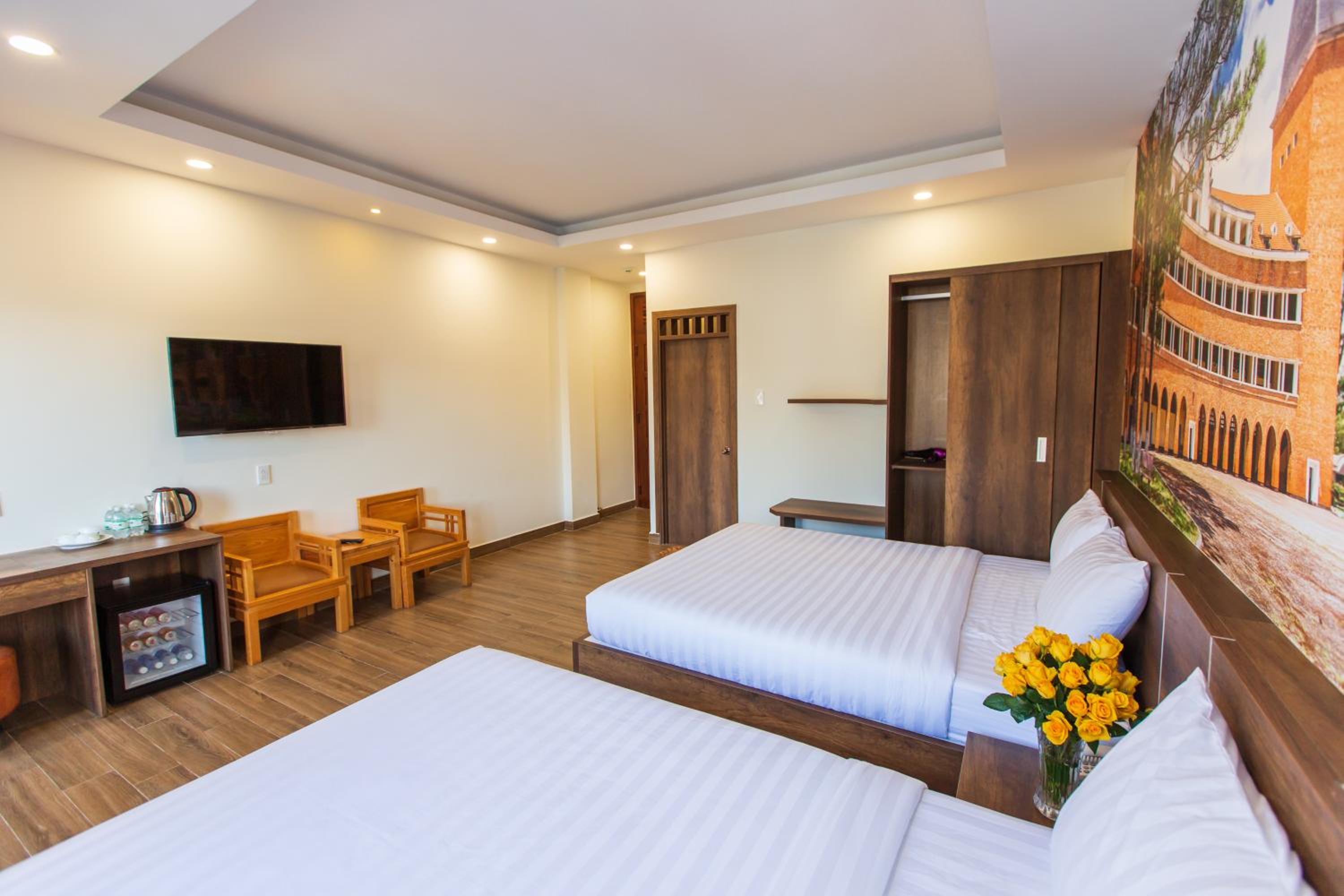 Quadruple Room with Balcony - Photo 7