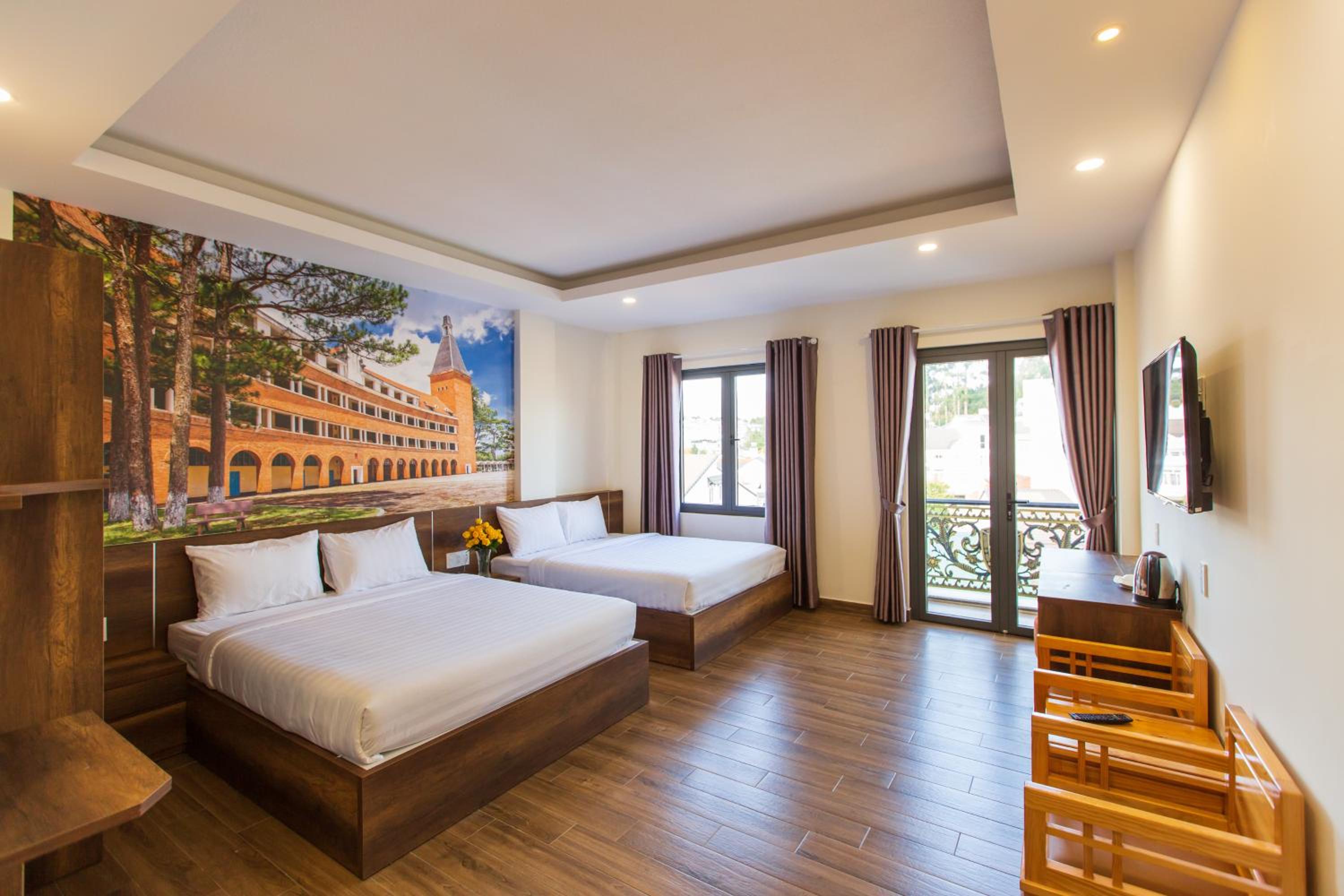Quadruple Room with Balcony - Photo 1