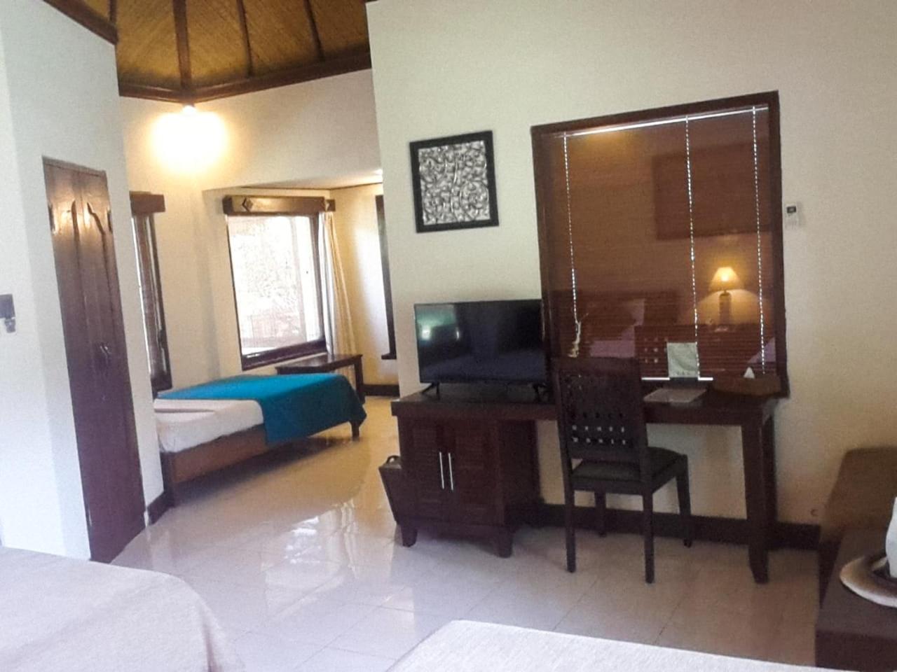 Deluxe Room with Sea View photo 2