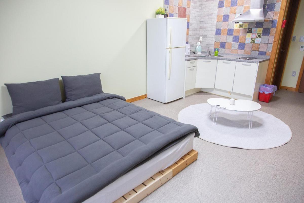 One-Bedroom House photo 1