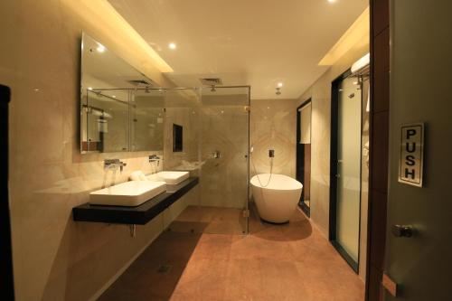Luxury Suite photo 3