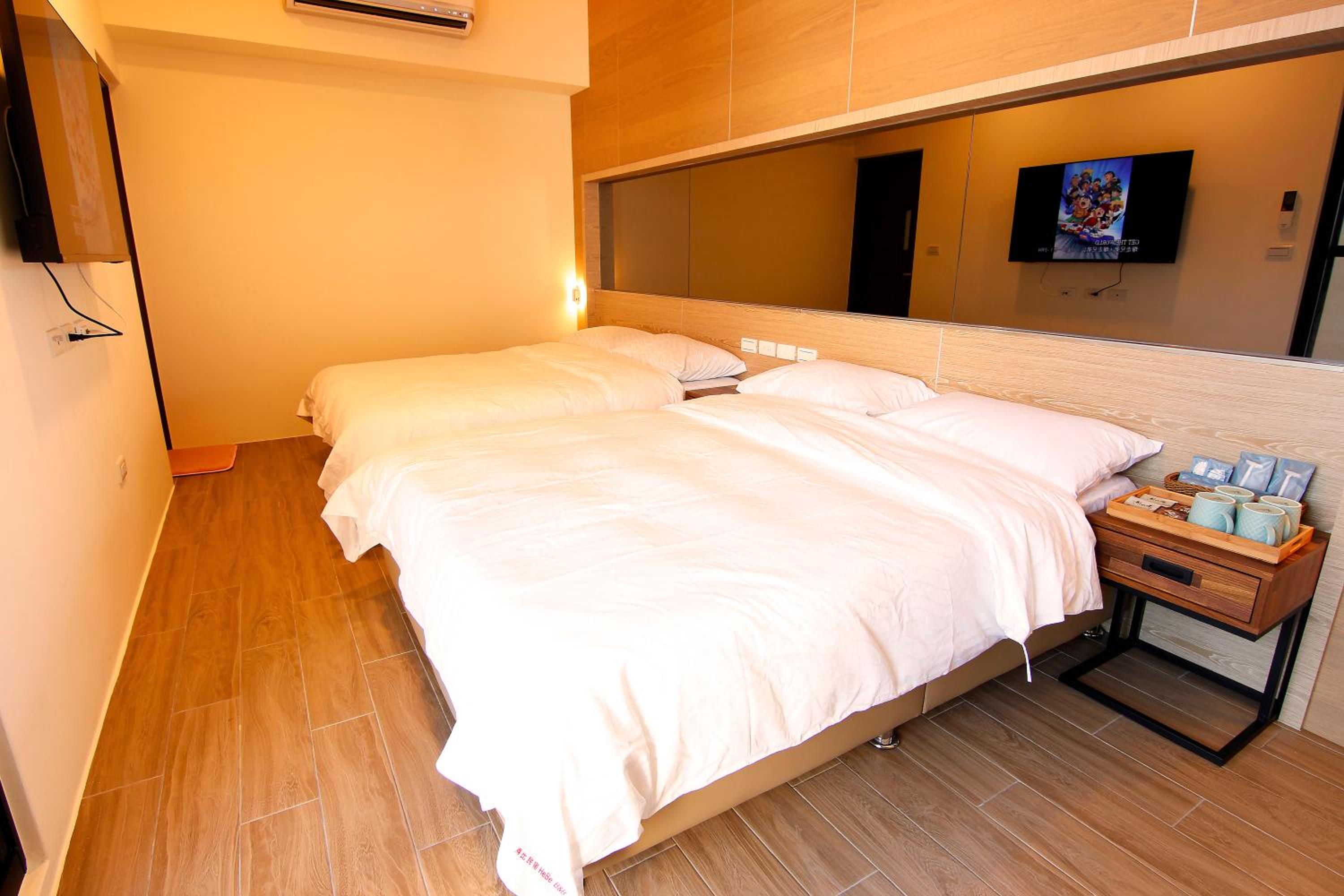 Quadruple Room with Mountain View photo 2