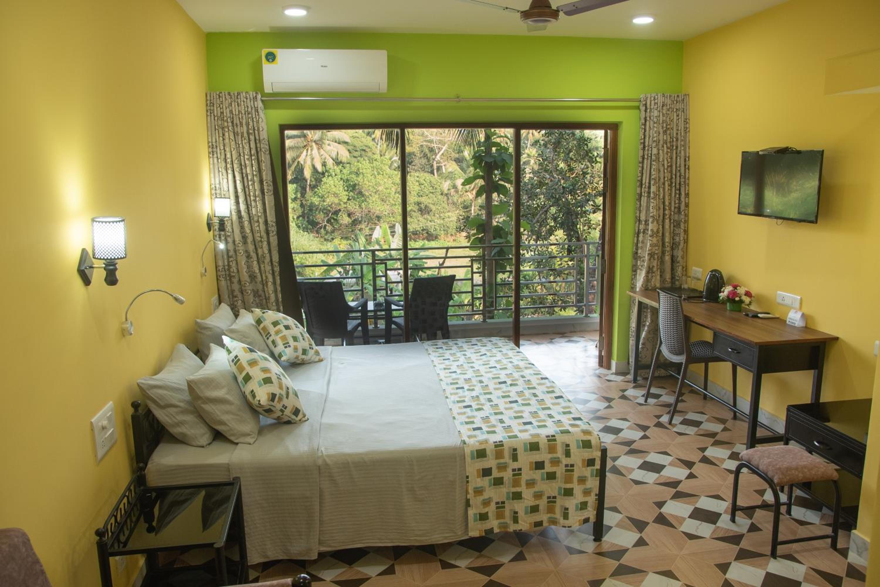 Junior Suite with Balcony - Photo 52