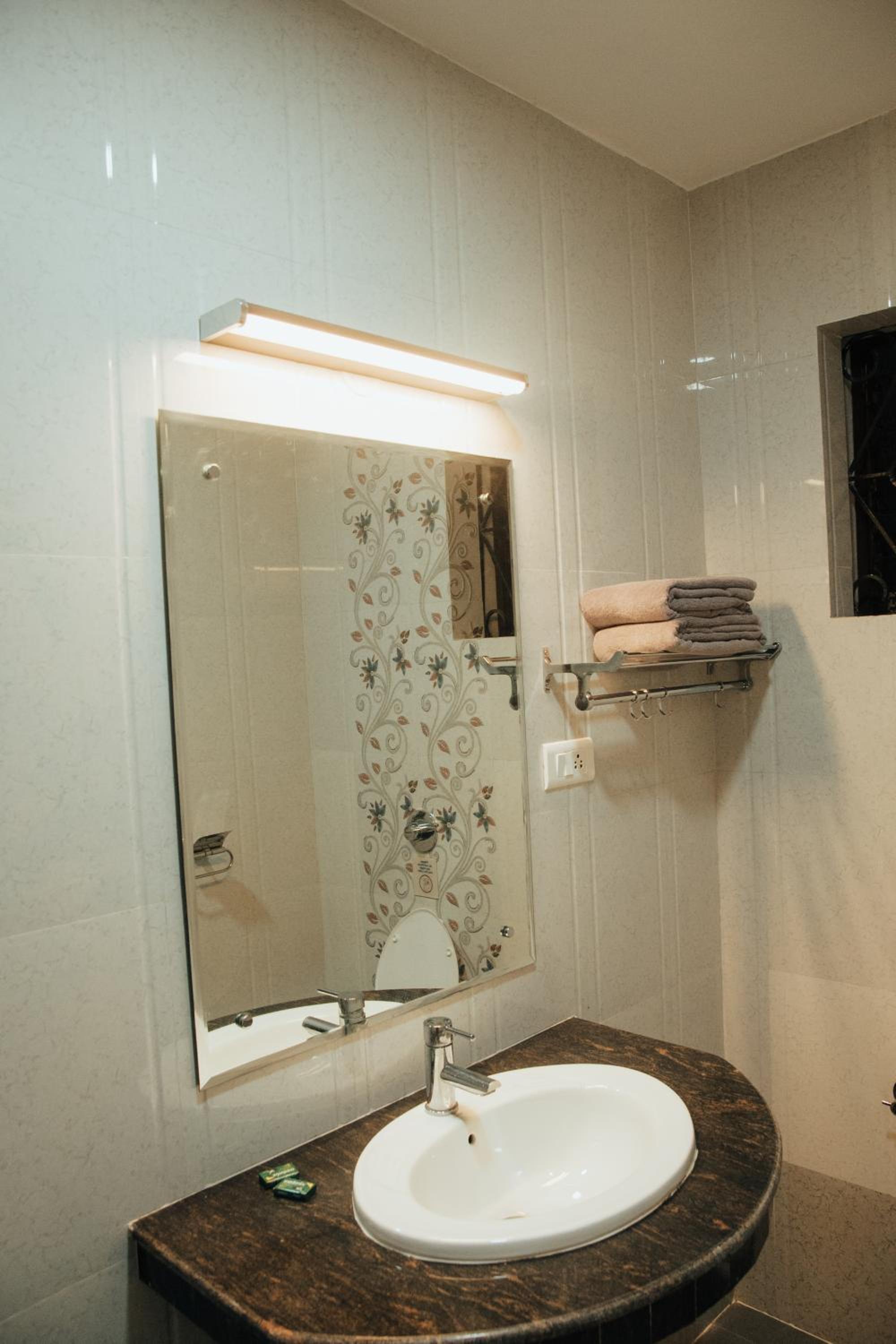 Junior Suite with Balcony - Photo 40