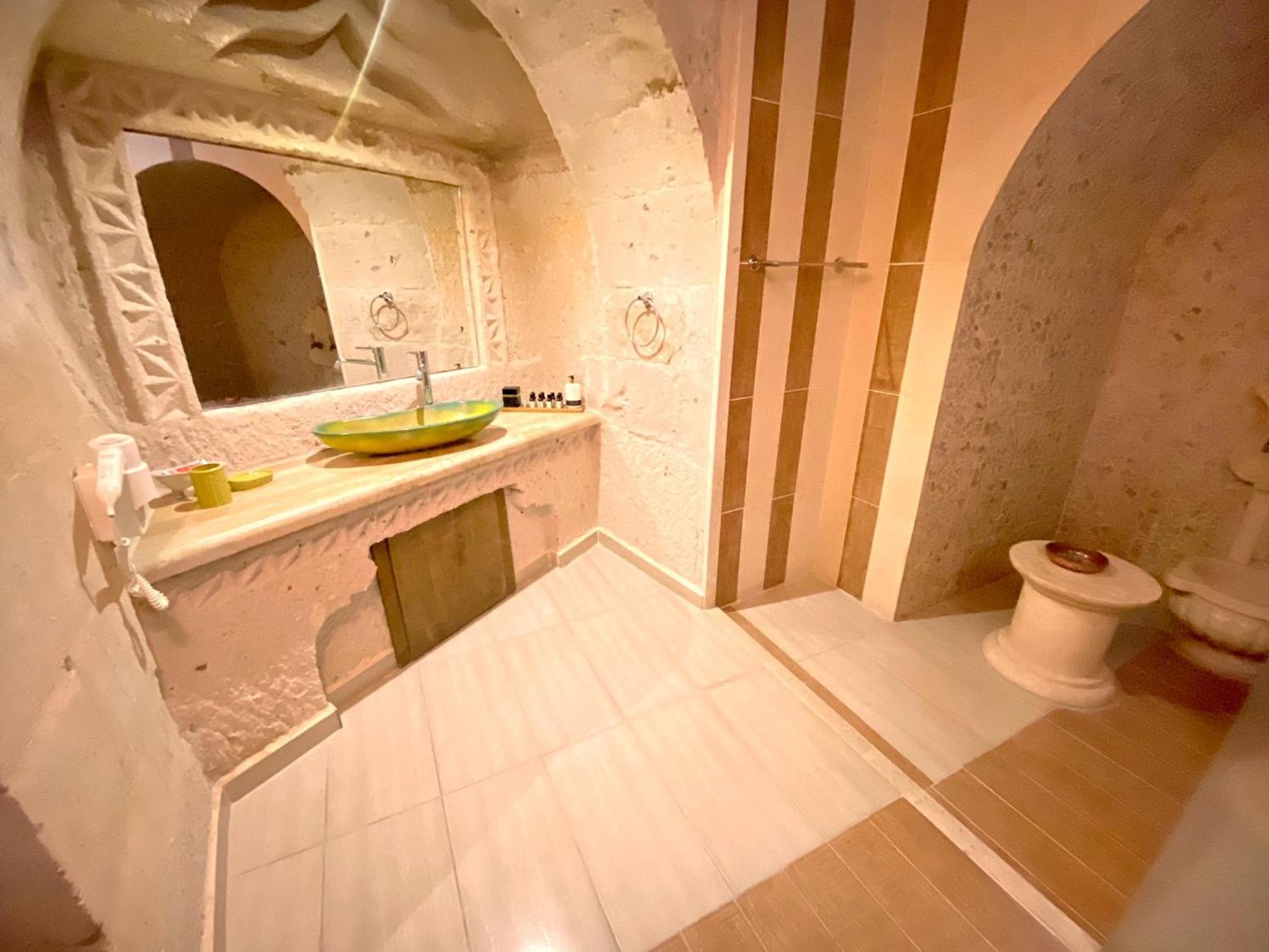Junior Cave Suite photo 2
