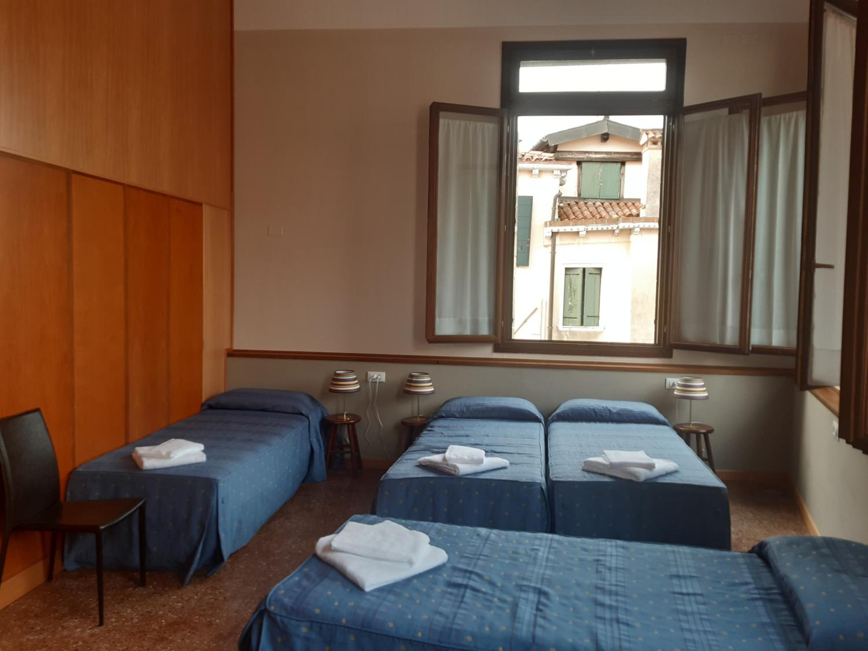 Quadruple Room with Private External Bathroom photo 1