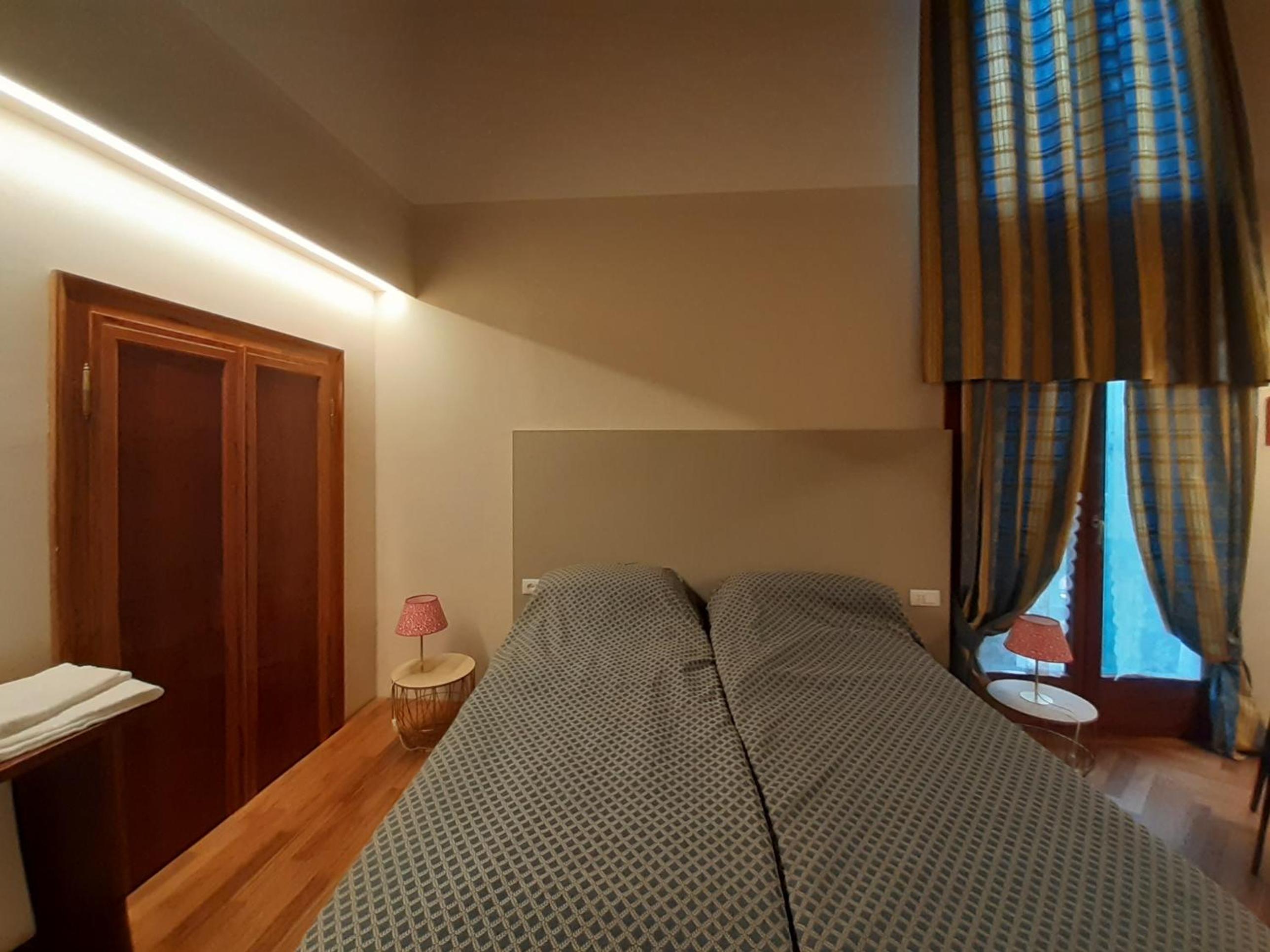 Deluxe Double or Twin Room photo 2
