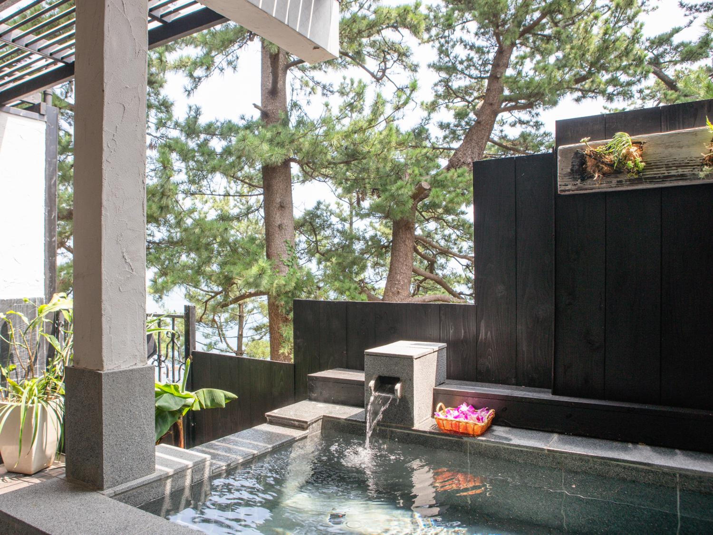 Superior Triple Room with Ocean View and Open-Air Bath - Photo 6