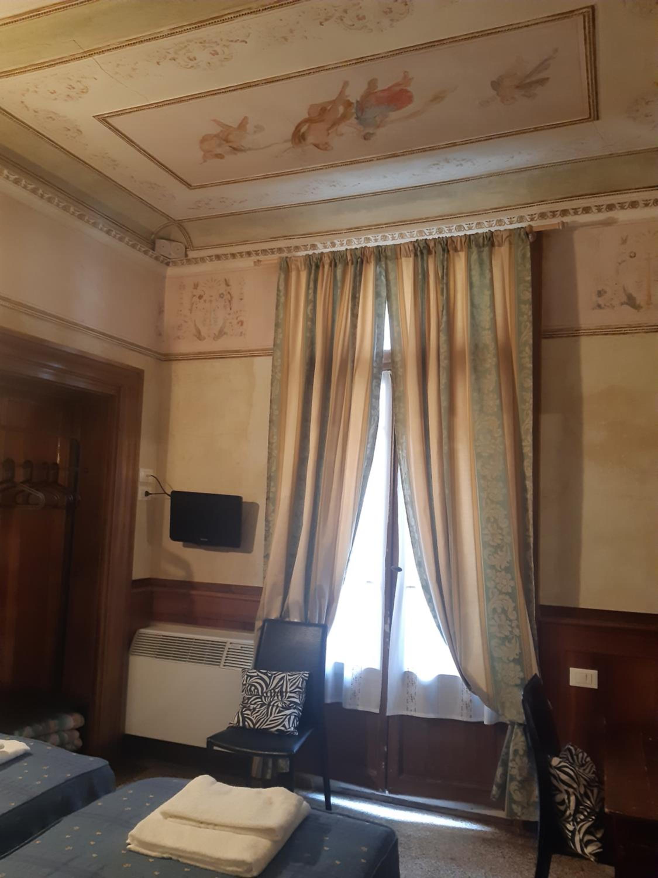 Double Room with Private External Bathroom photo 1