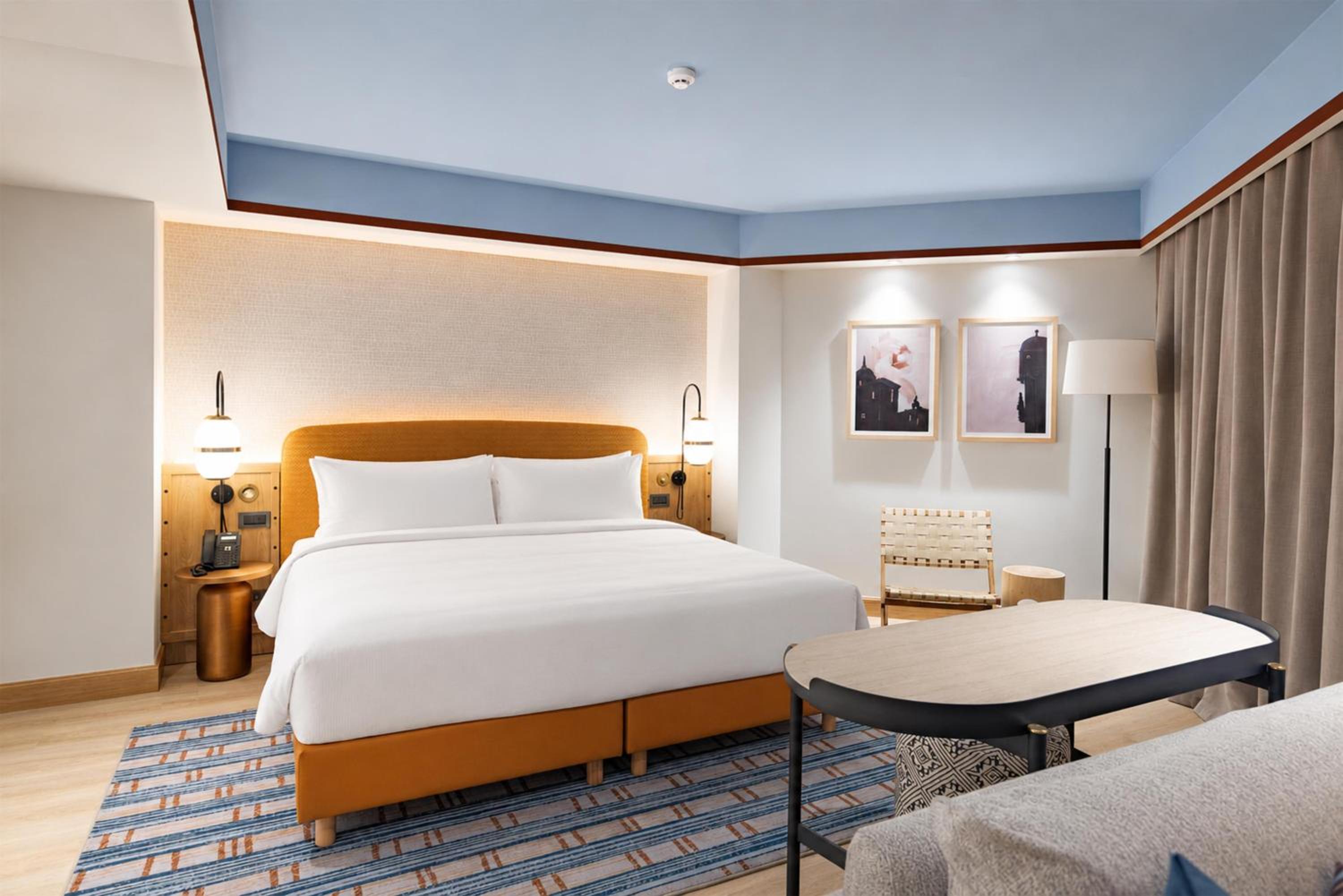 Superior King Room with Spa Bath and Panoramic Sea View
