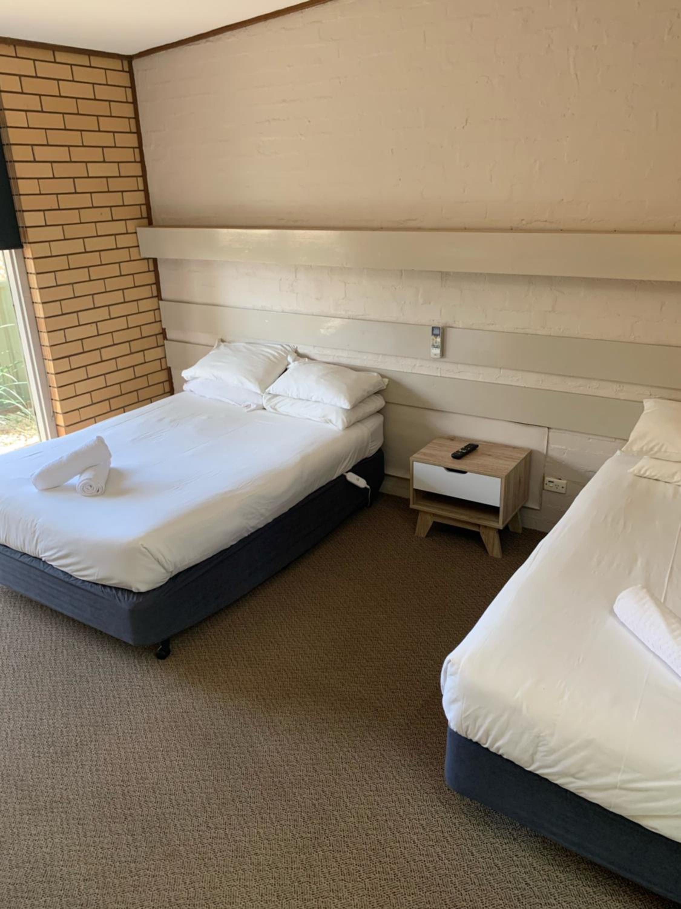 Twin Room with Private Bathroom photo 3