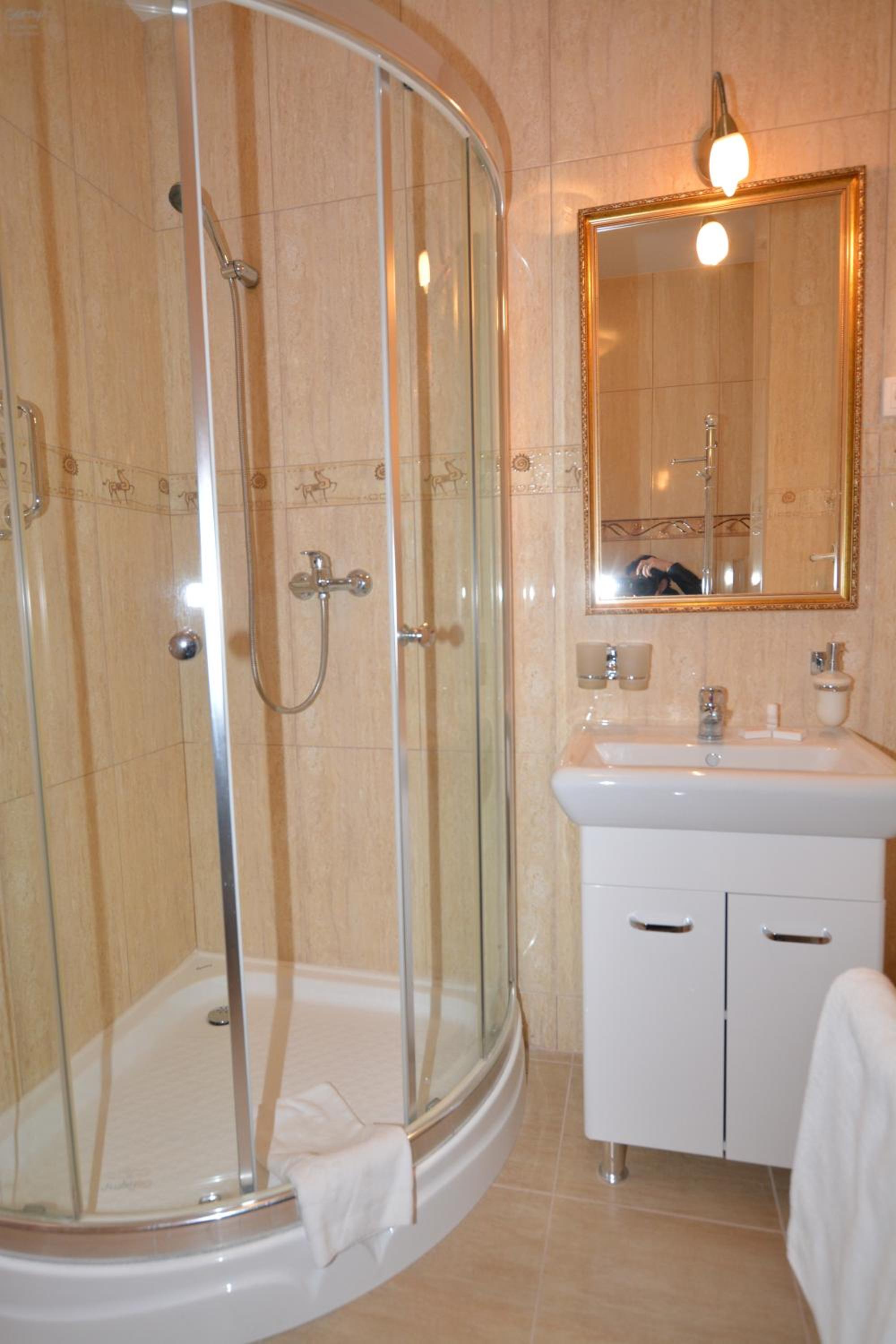 Double or Twin Room - Photo 8