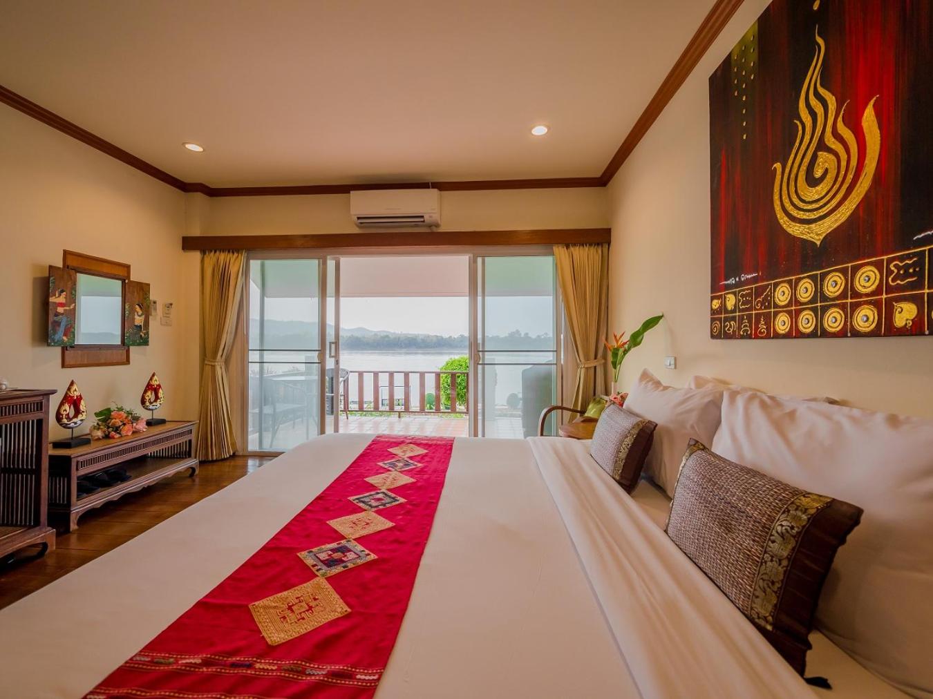 Deluxe Double Or Twin Room With River View photo 2
