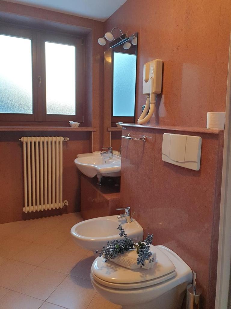 Studio with Balcony - Photo 2