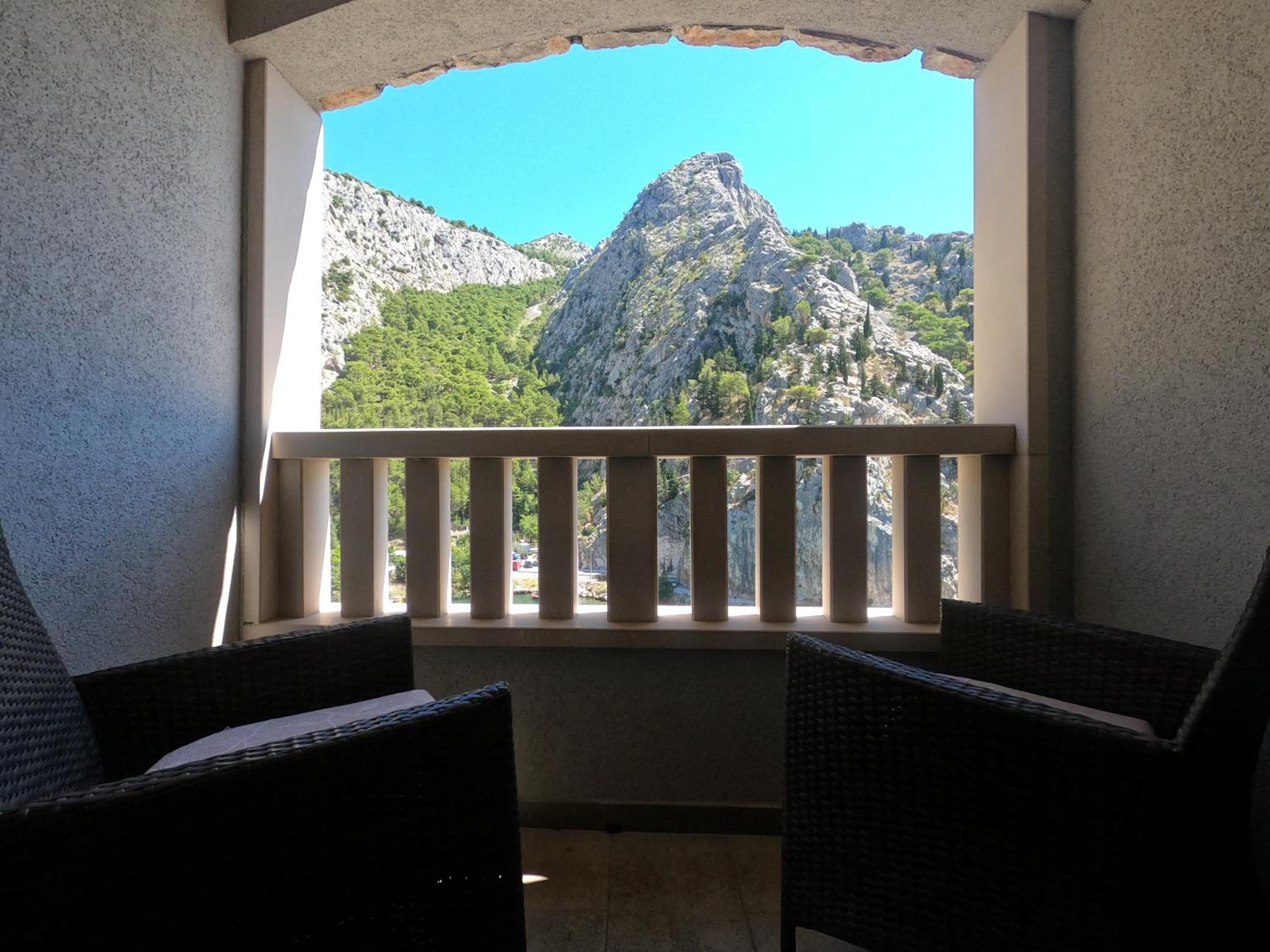 Double Room with Balcony and Side Sea View photo 2