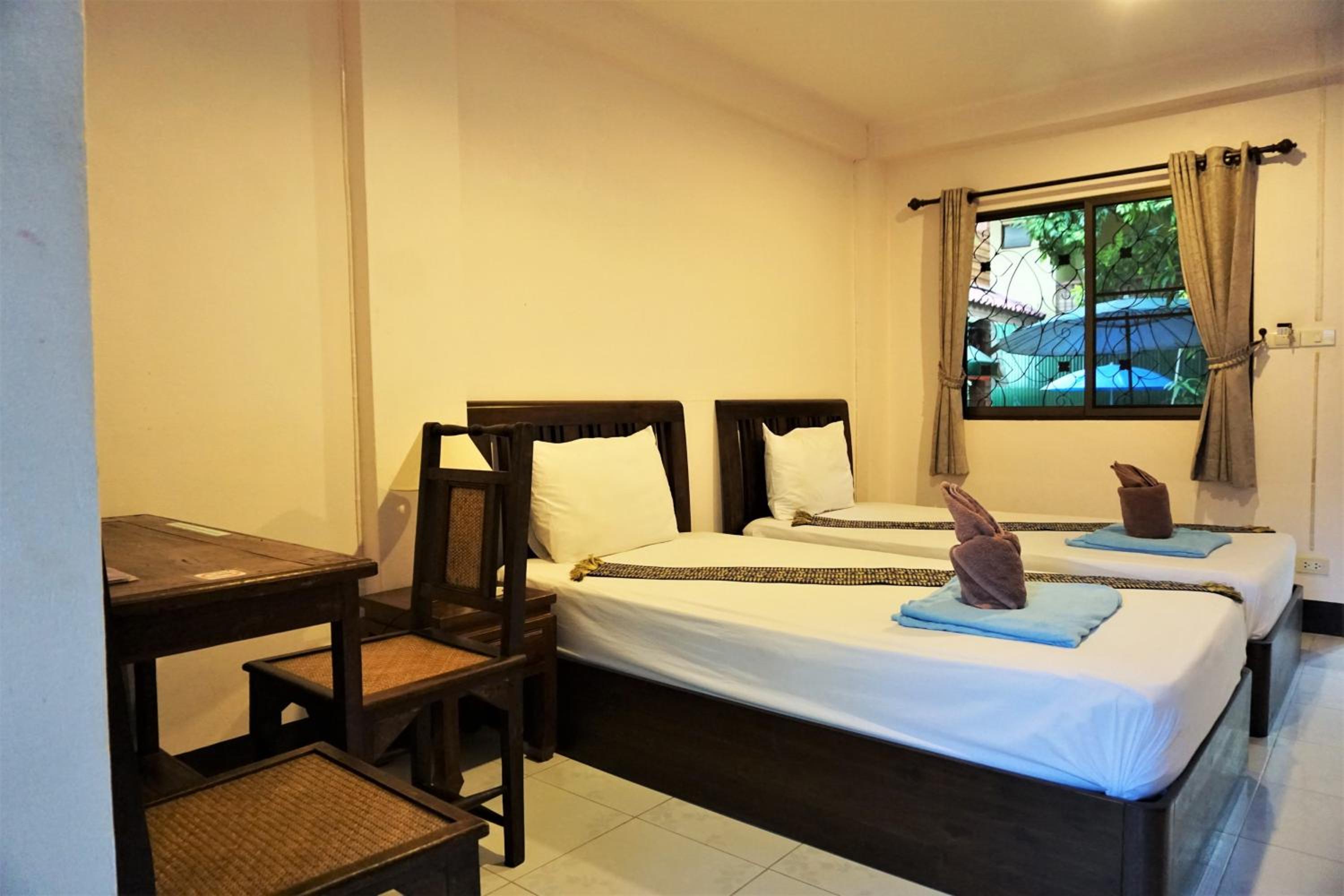 Superior Twin Room with Fan - Photo 1