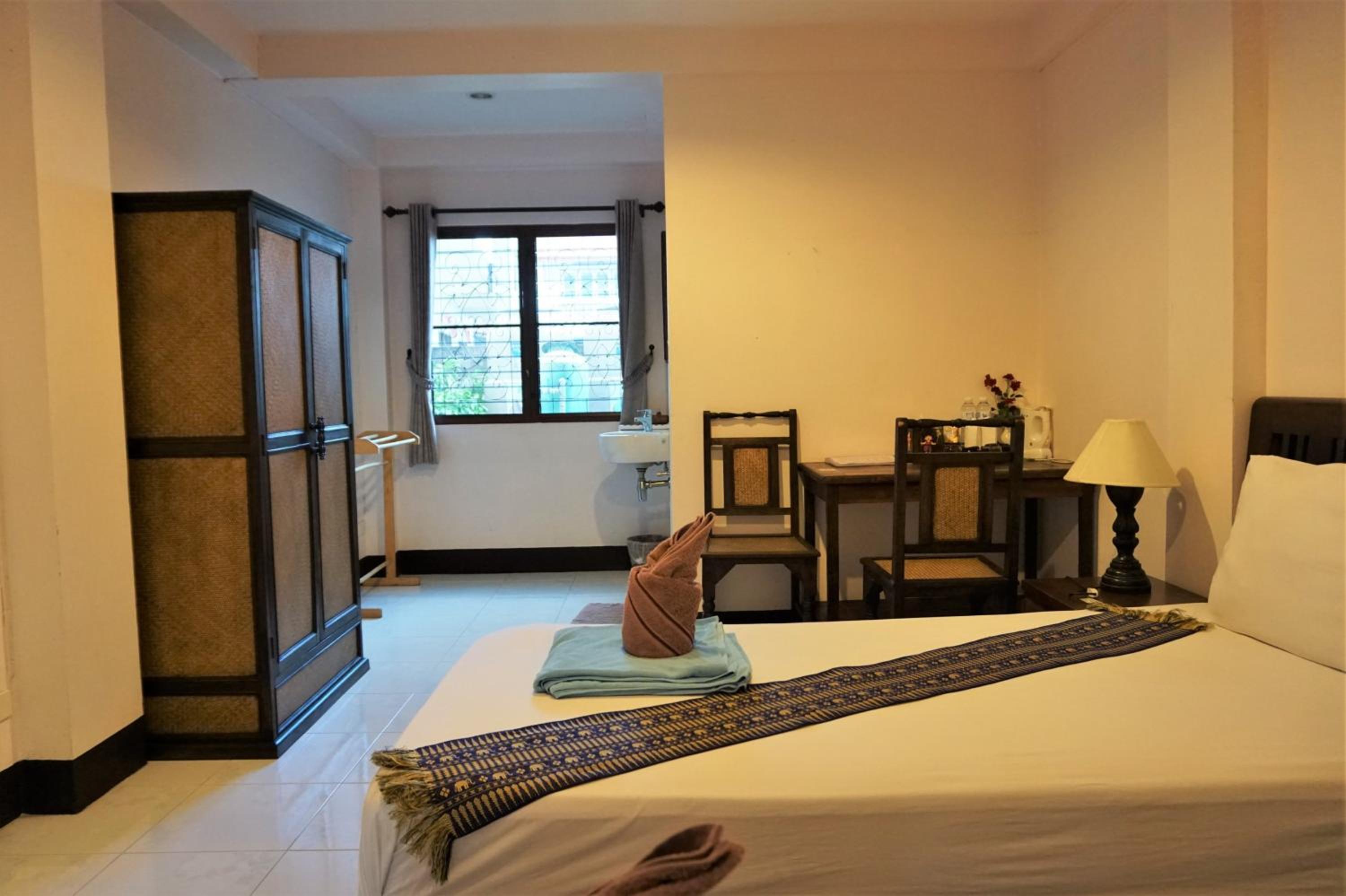 Superior Twin Room with Fan - Photo 2