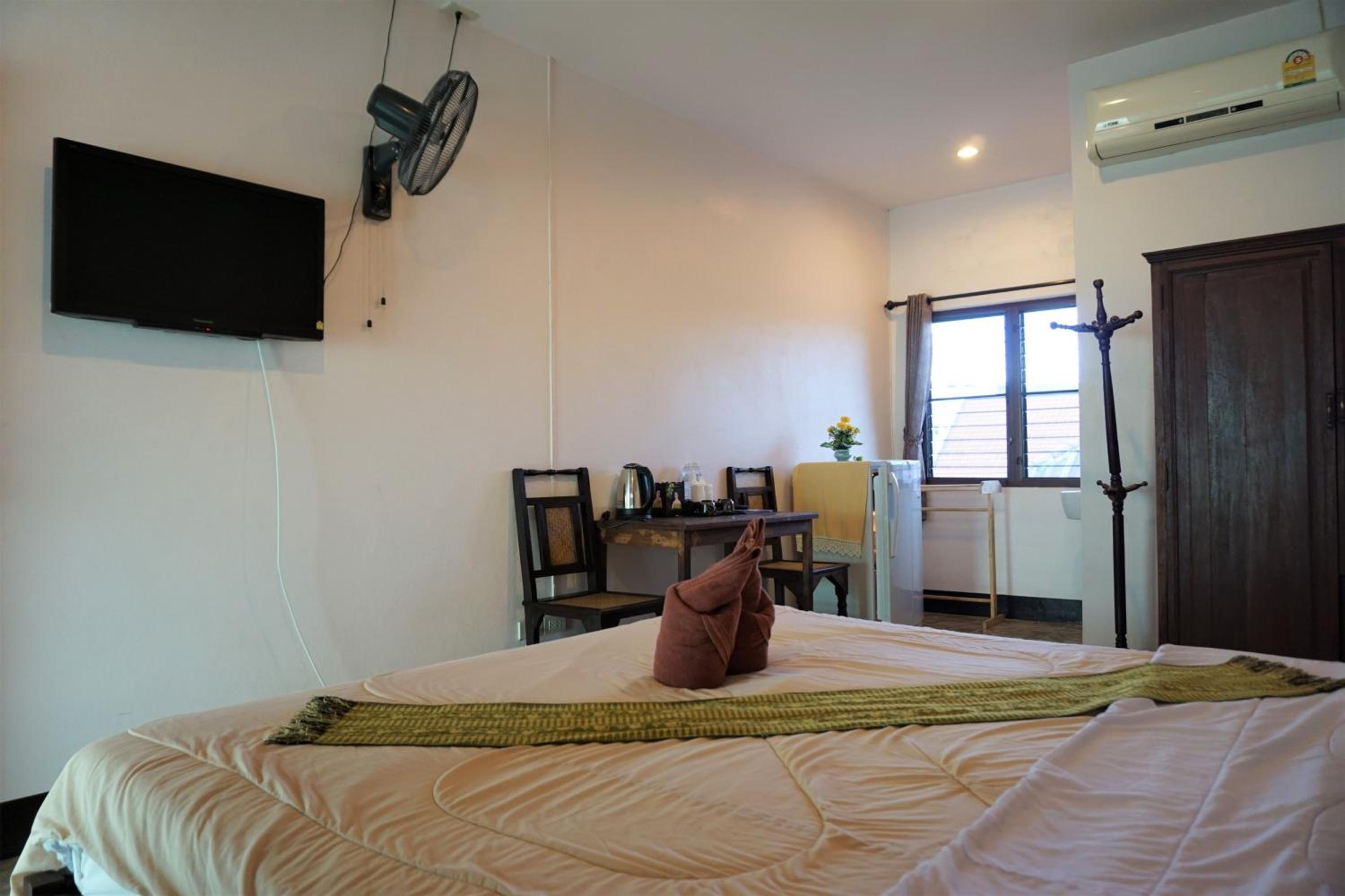 Standard Double Room with Air-Con - Photo 2