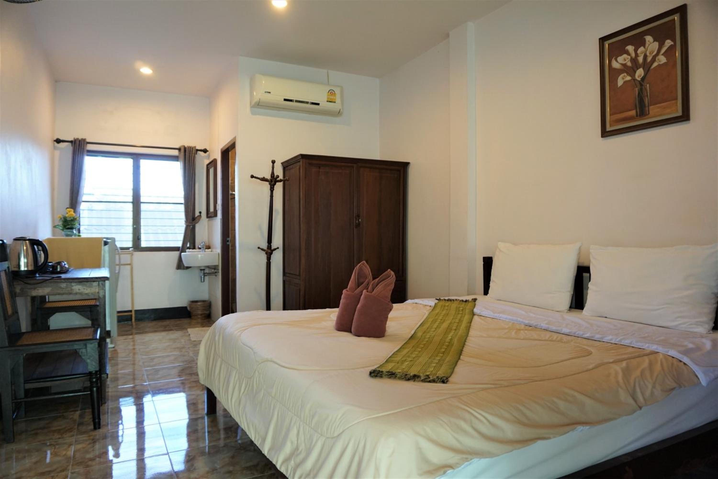 Standard Double Room with Air-Con - Photo 3