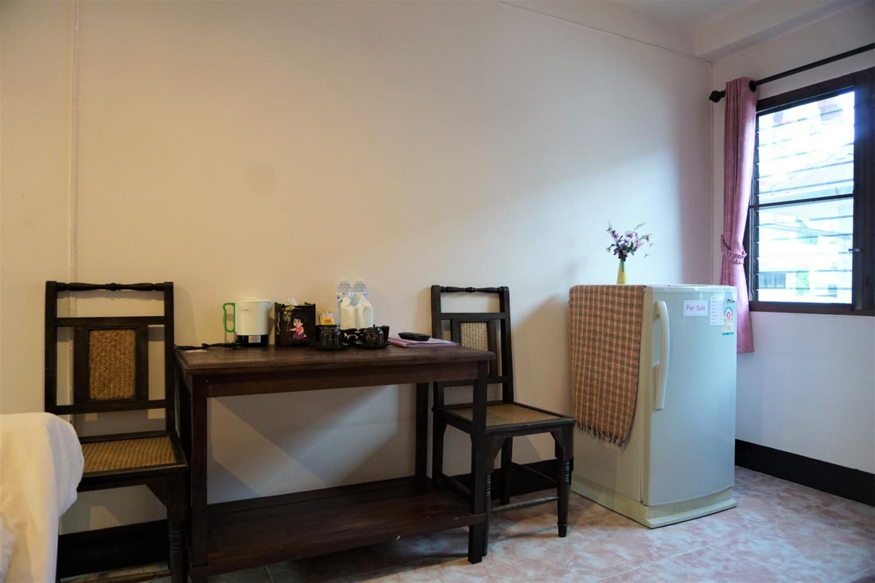 Standard Twin Room with Air-Con - Photo 2