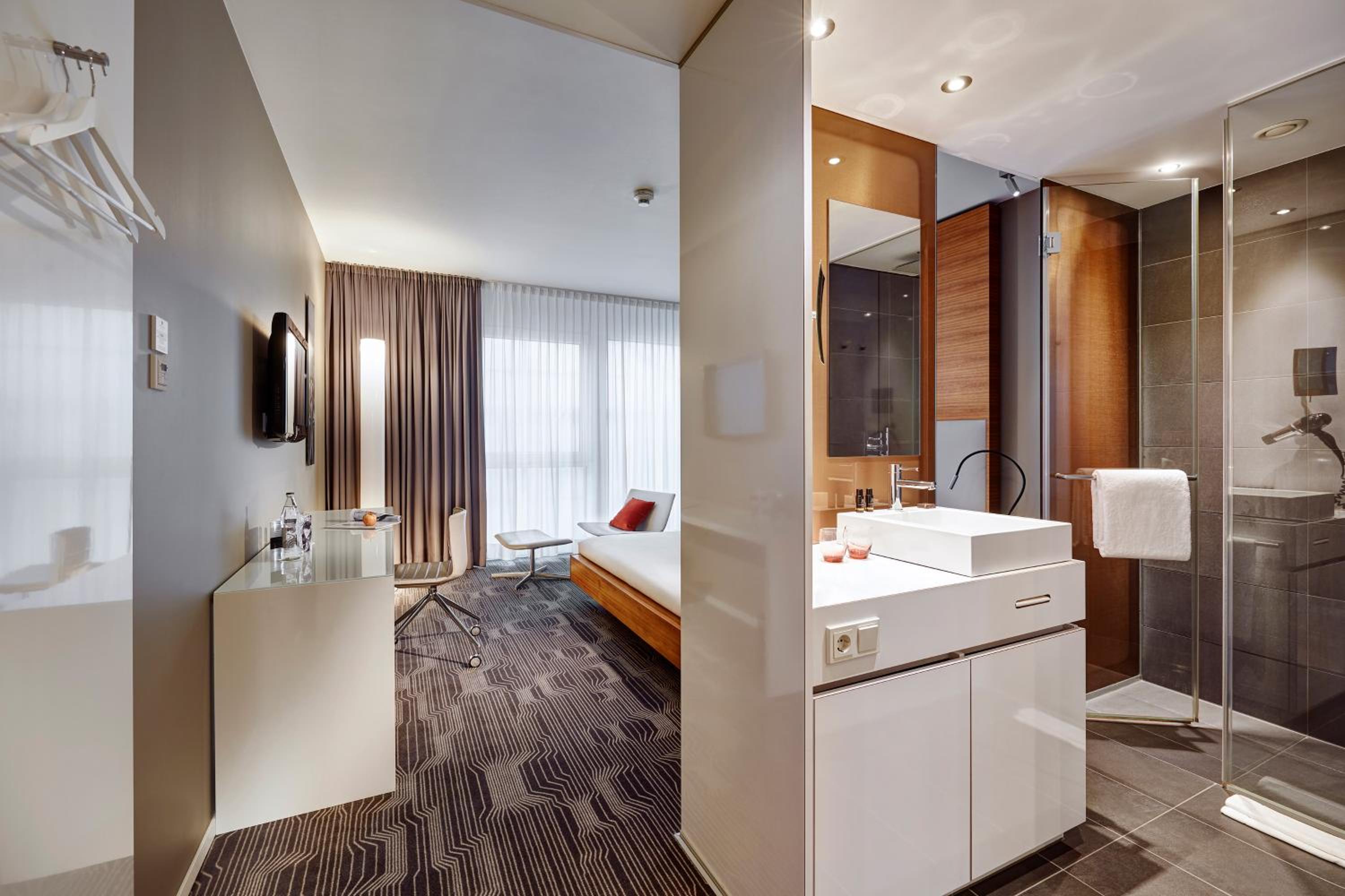 Standard Double Room - Photo 8