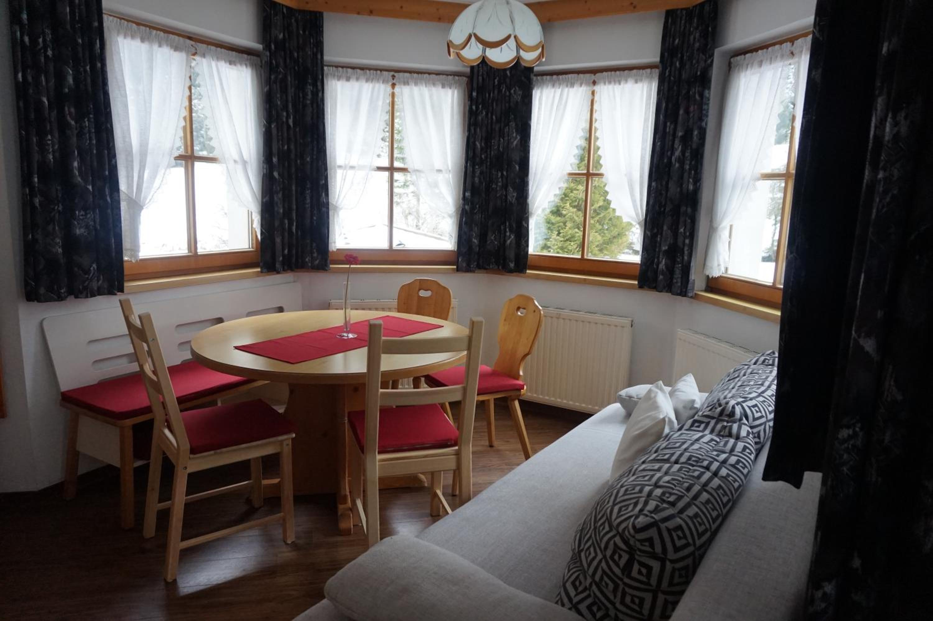 Apartment (4 Adults) photo 2