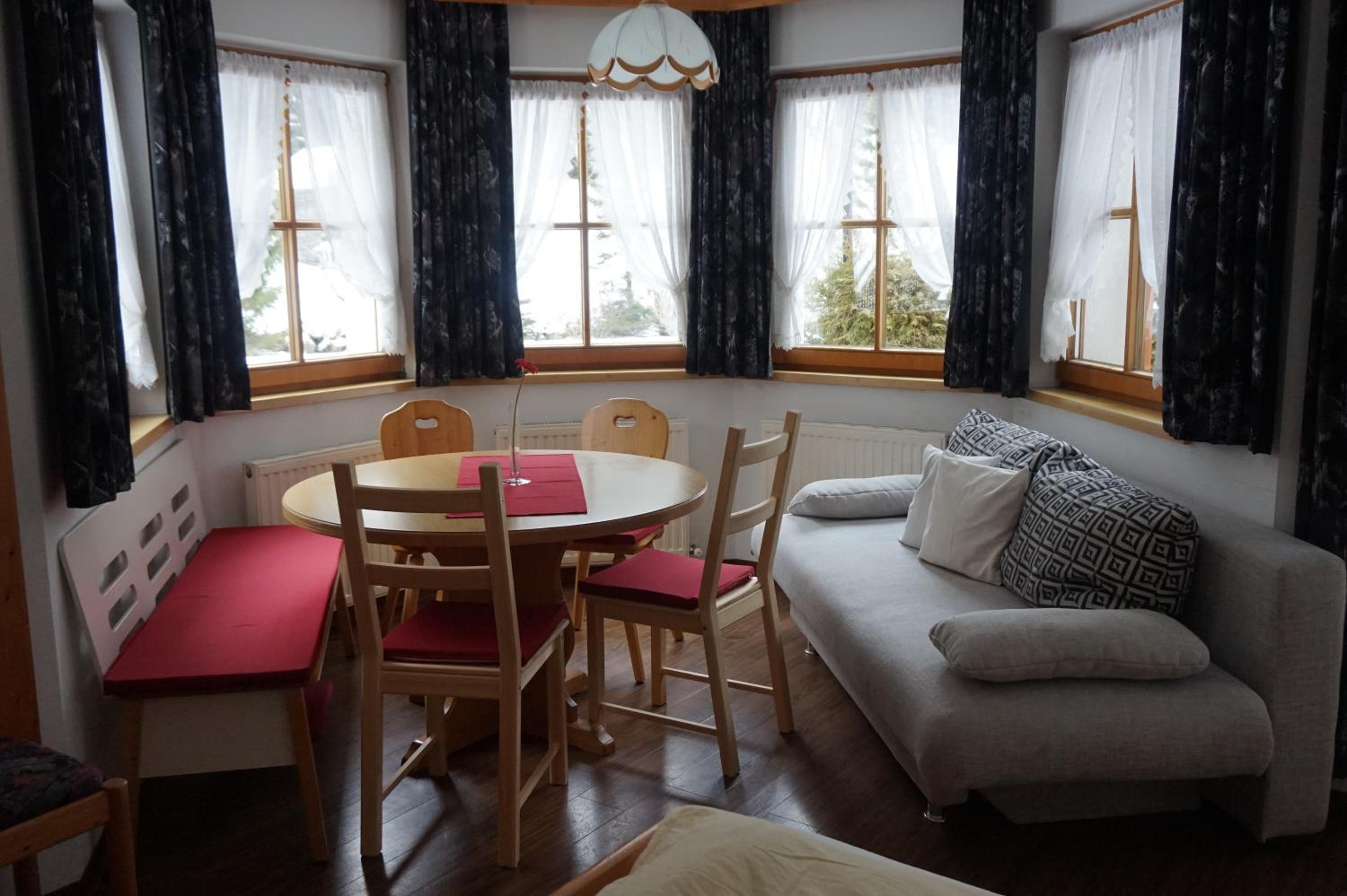 Apartment (4 Adults) photo 3