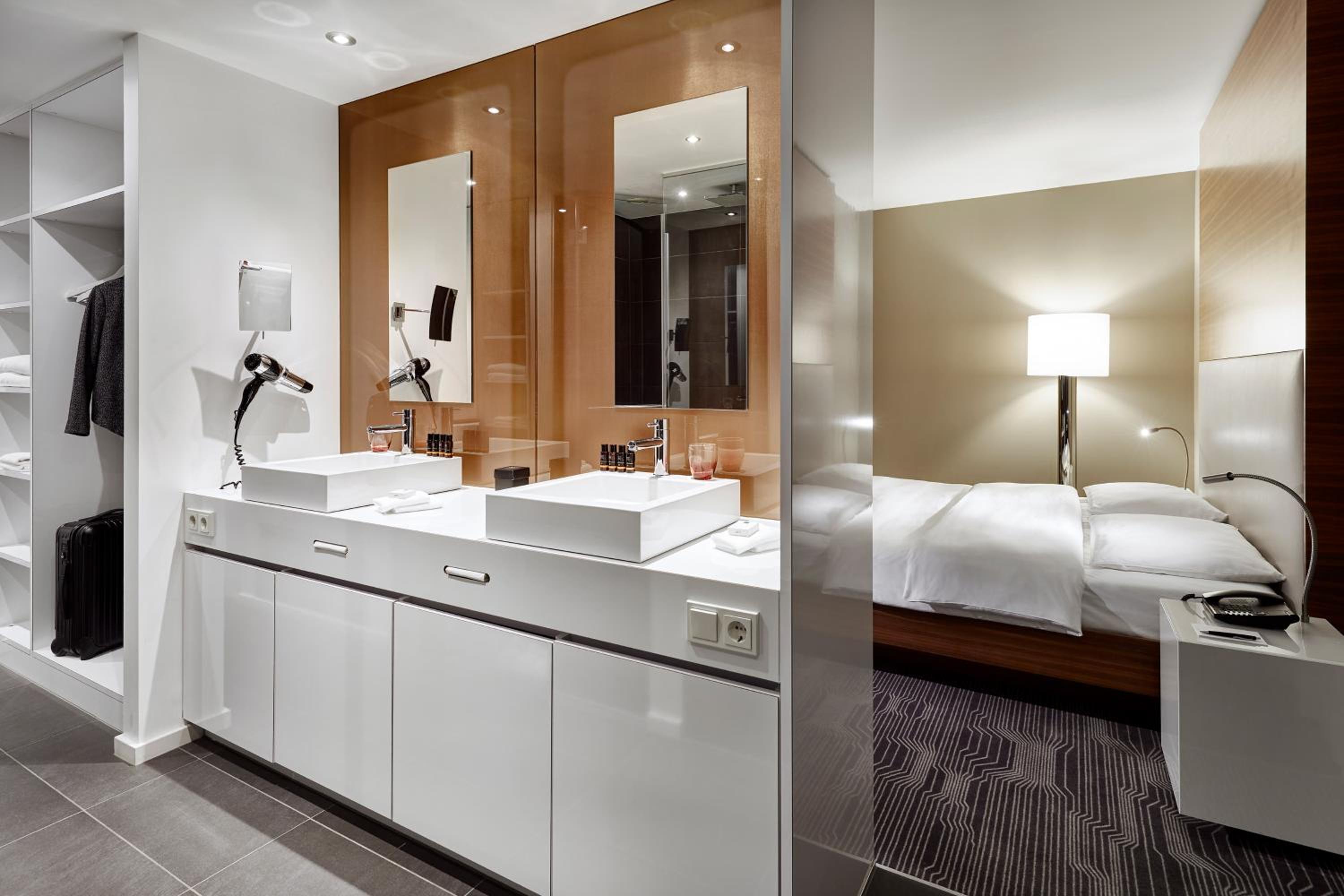 Suite - Photo 2