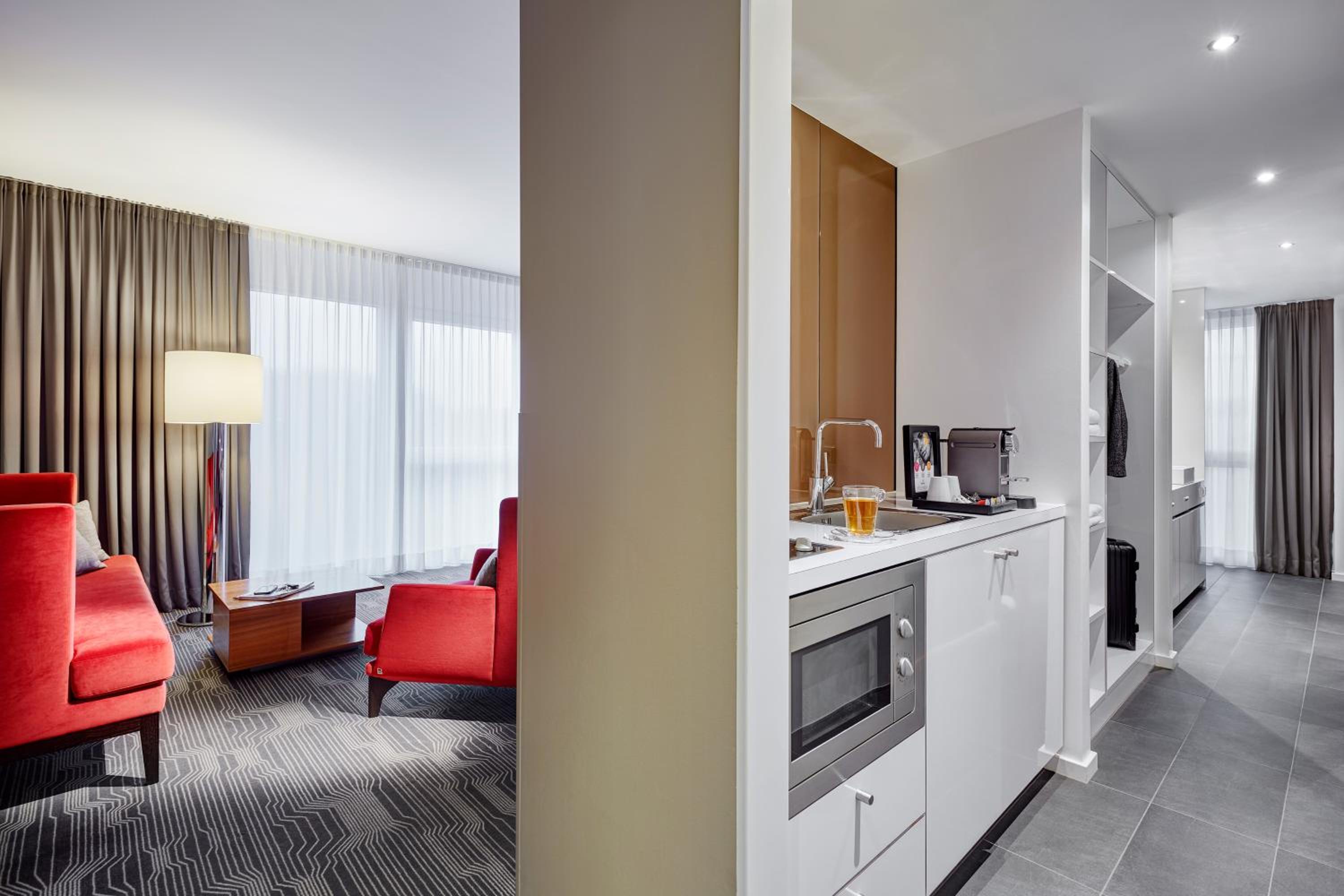 Suite - Photo 6