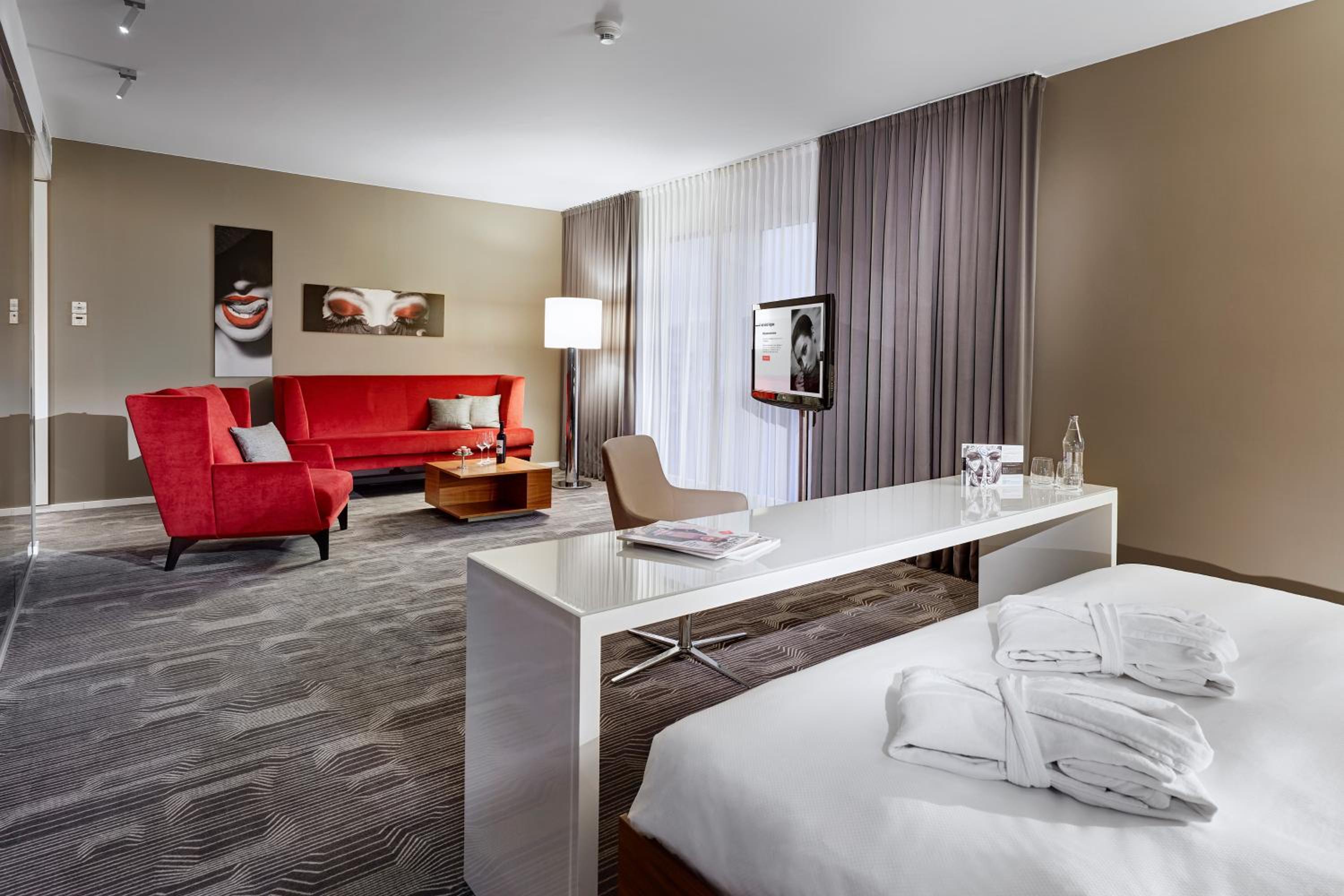 Suite - Photo 3