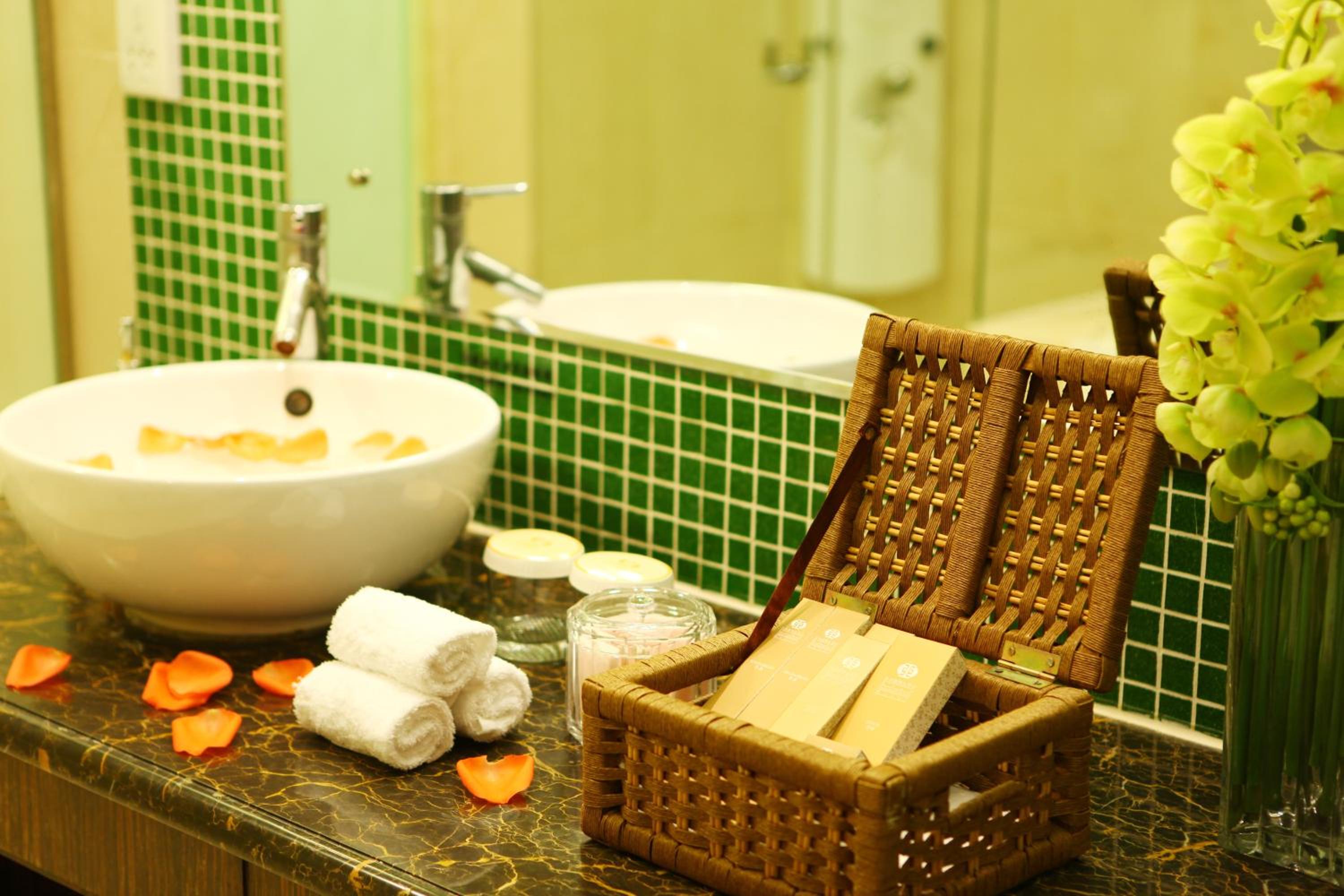 Executive Suite thumbnail 6