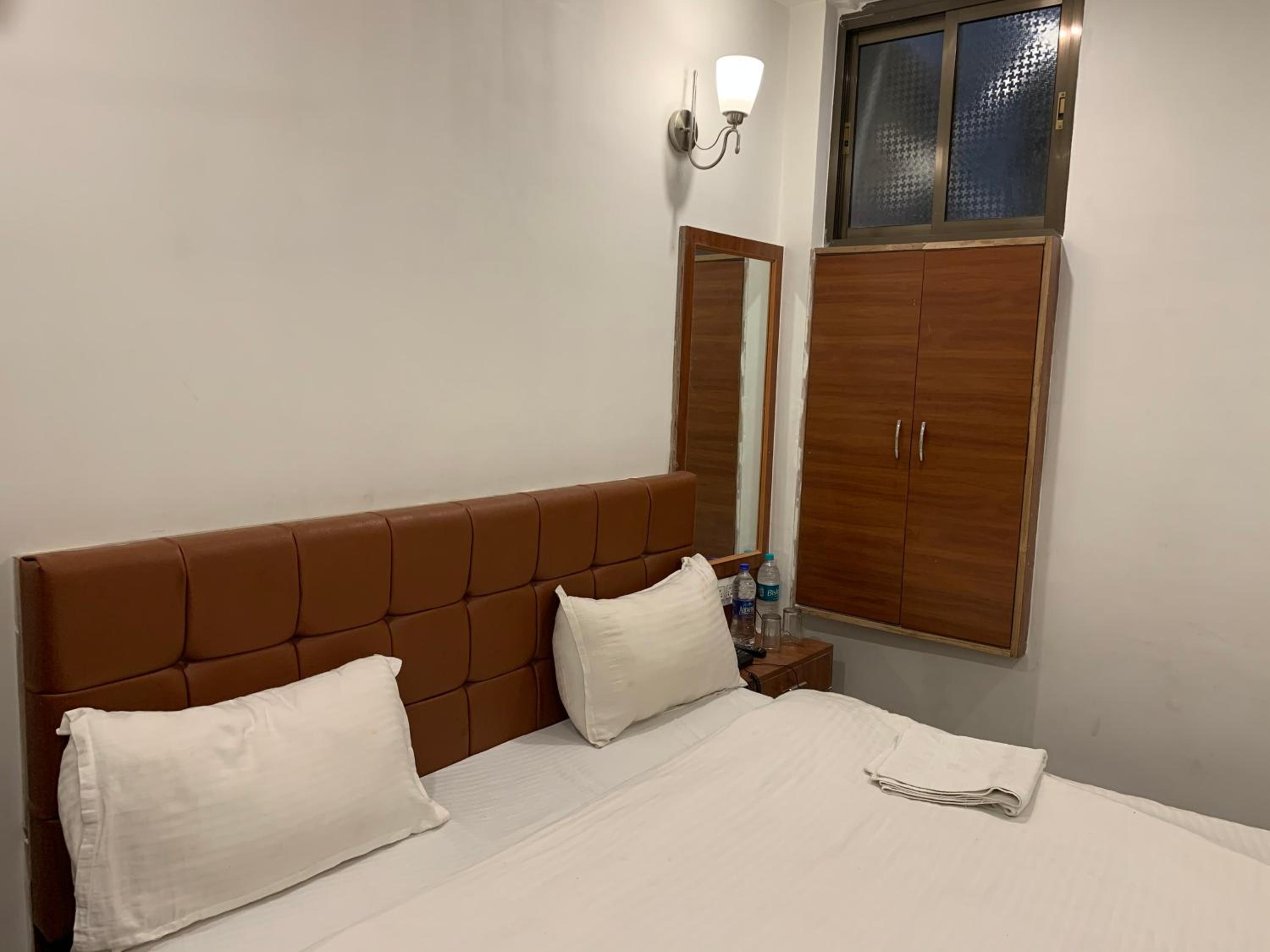 Standard Double Room - Photo 5