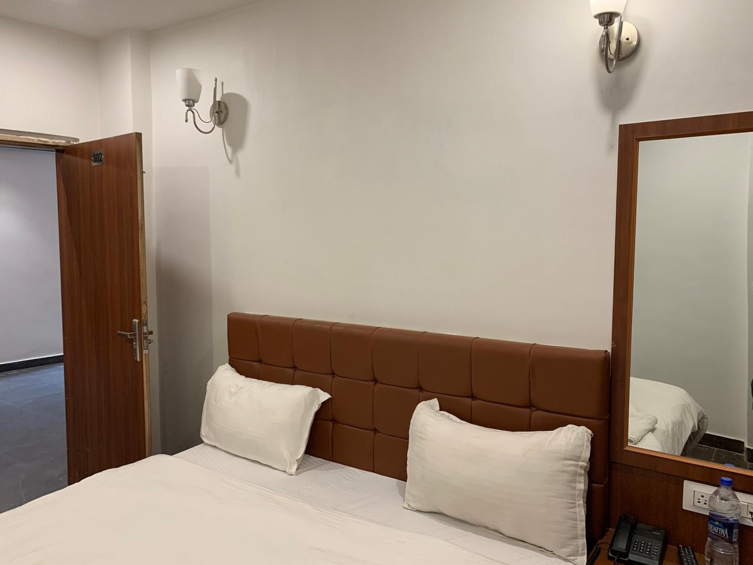 Standard Double Room - Photo 7