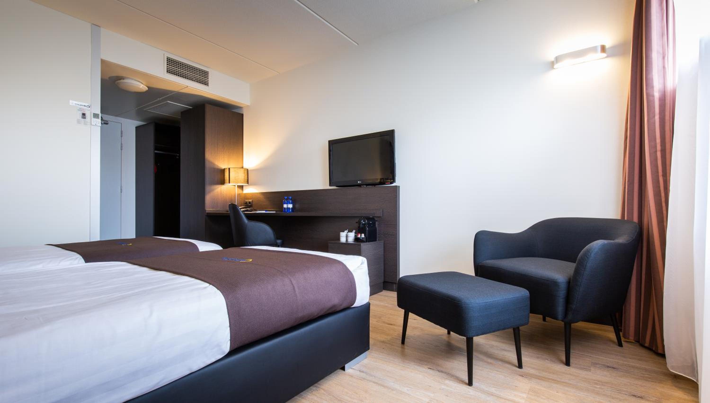 Deluxe Twin Room photo 2