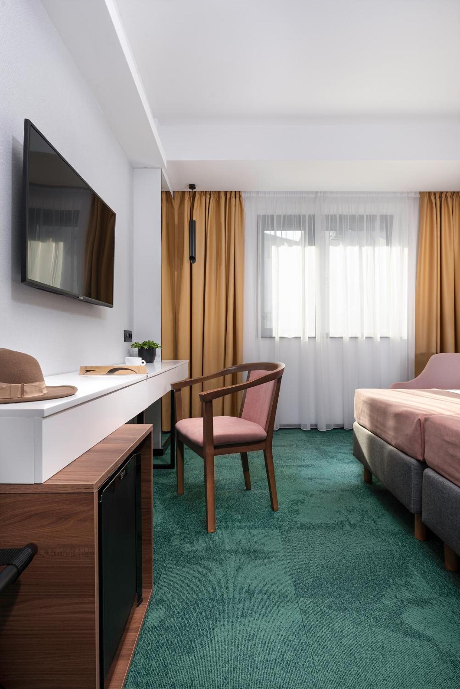 Standard Double or Twin Room - Photo 3