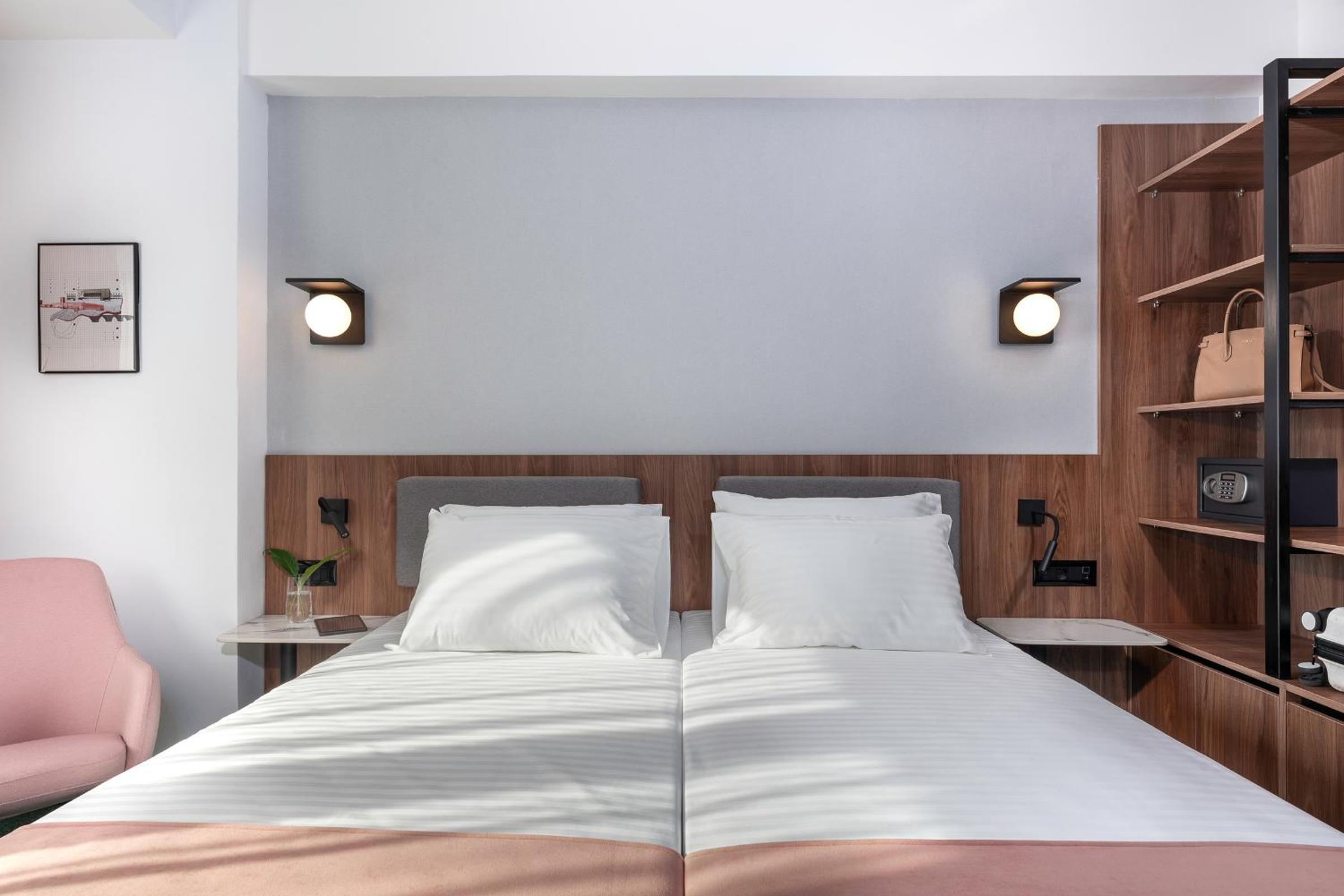 Standard Double or Twin Room - Photo 15