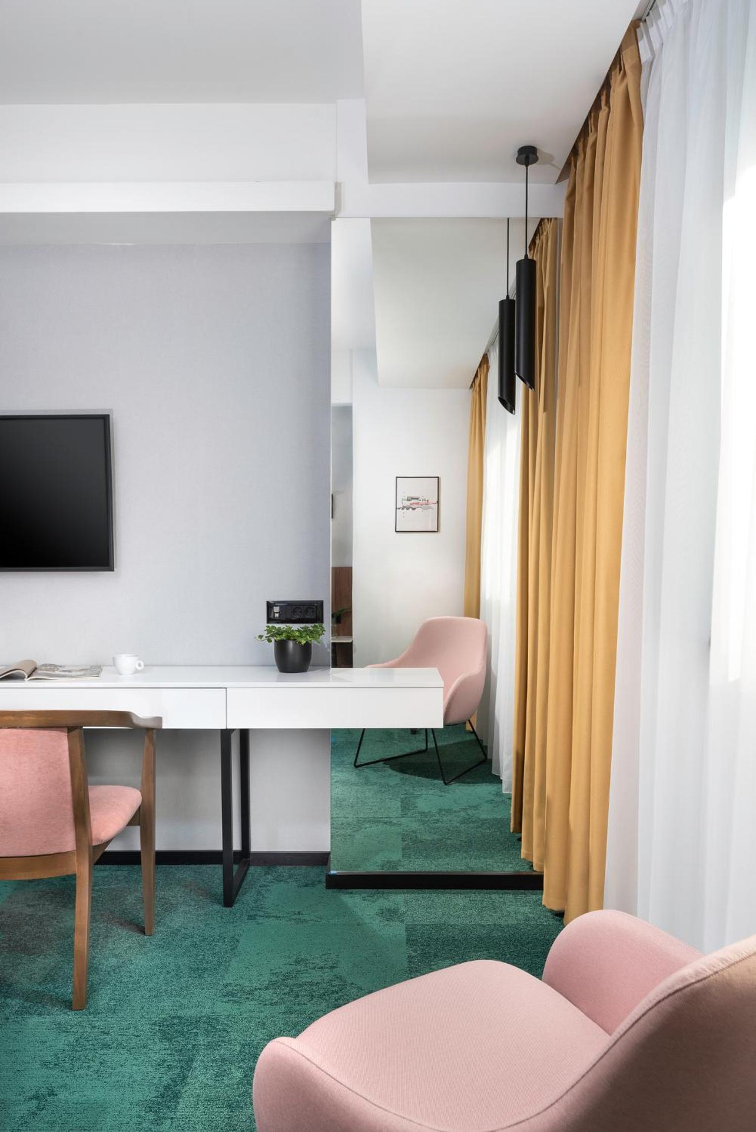 Standard Double or Twin Room - Photo 4