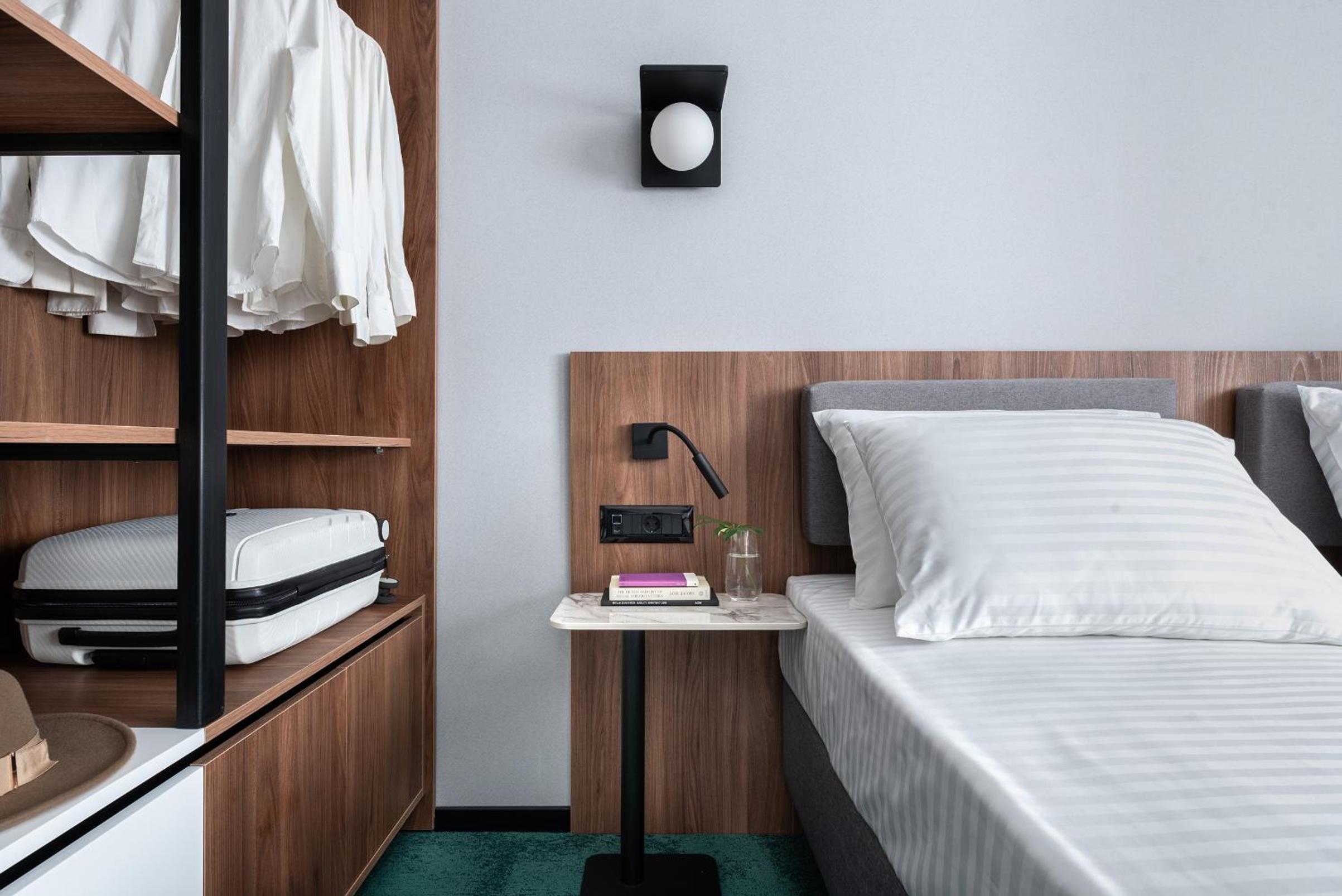 Standard Double or Twin Room - Photo 5