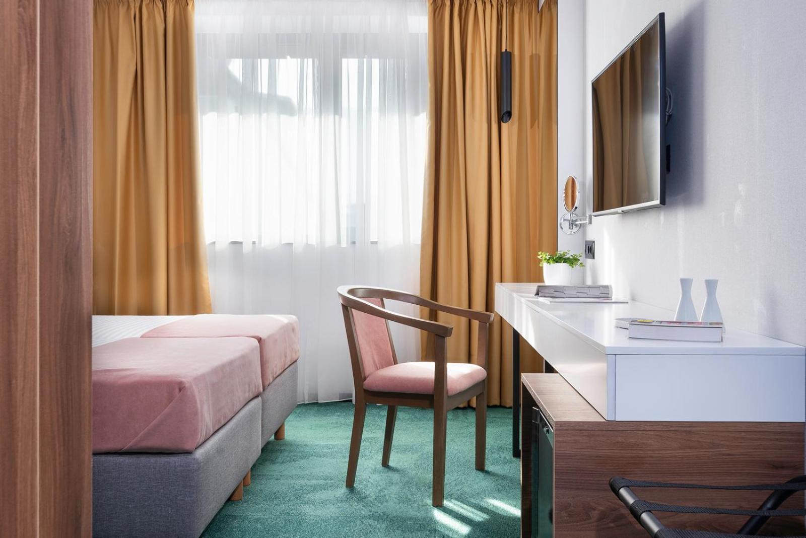 Standard Double or Twin Room - Photo 6