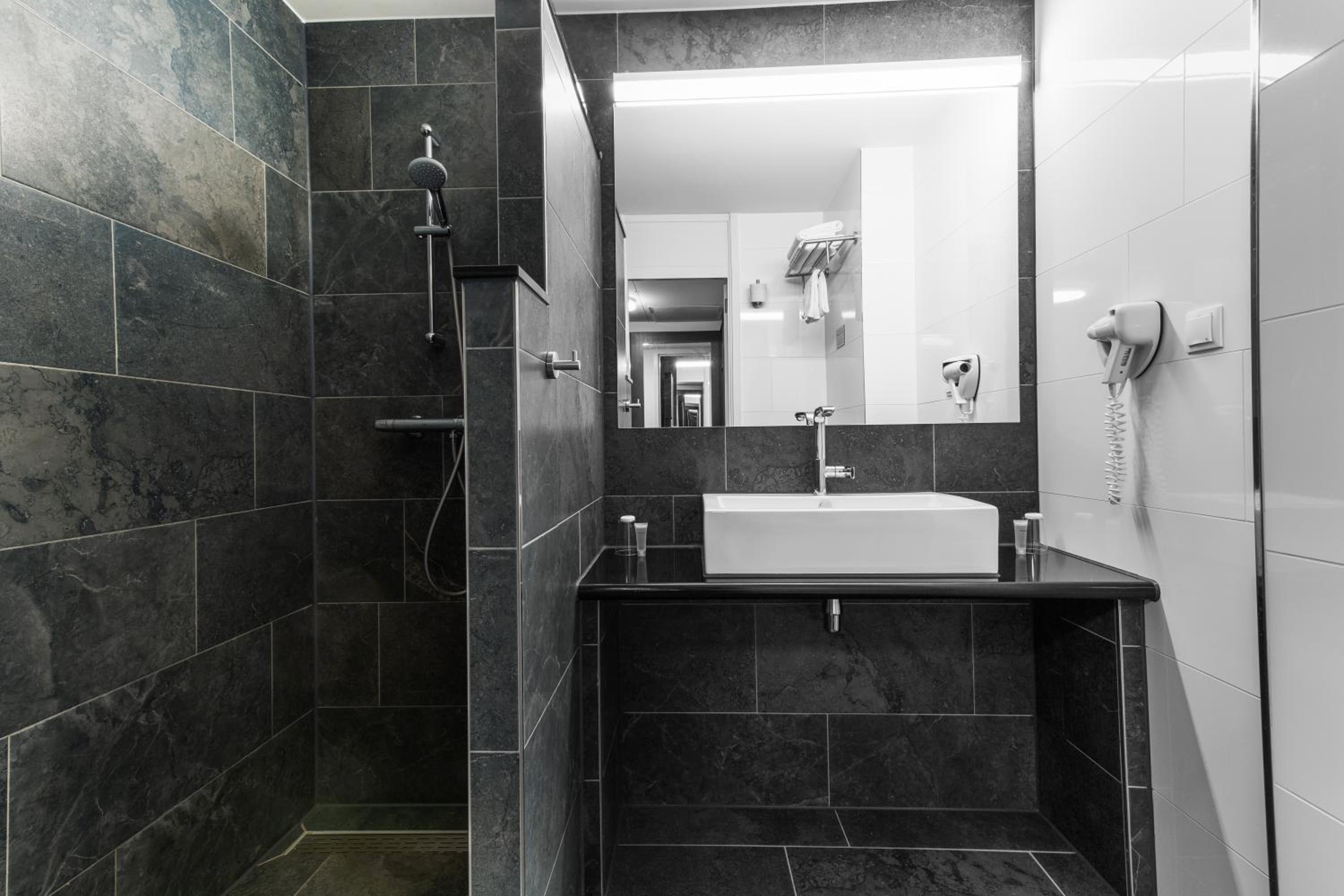 Deluxe Twin Room - Photo 6
