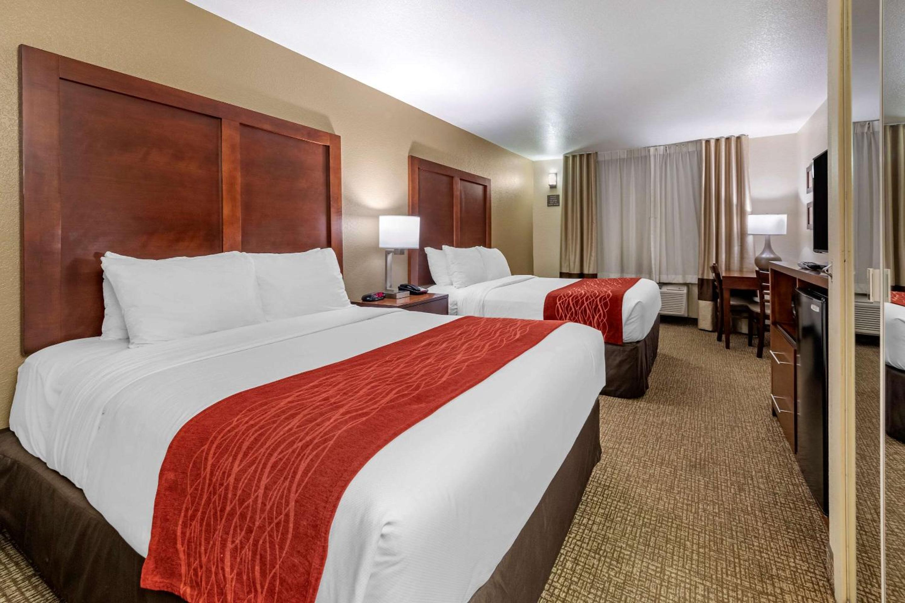 Double Room with Two Double Beds - Non-Smoking - Photo 1