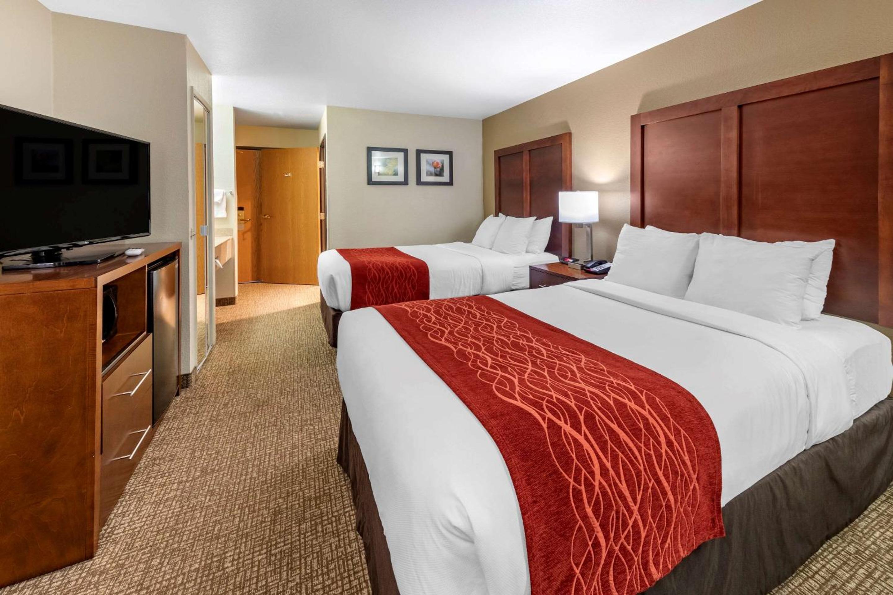 Double Room with Two Double Beds - Non-Smoking - Photo 4