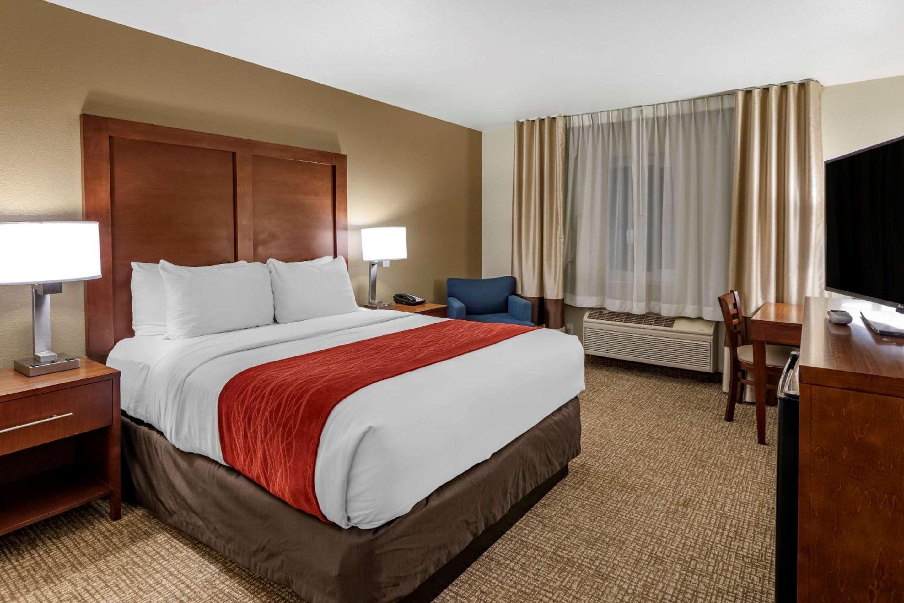 Double Room with Tub - Accessible/Non-Smoking - Photo 1