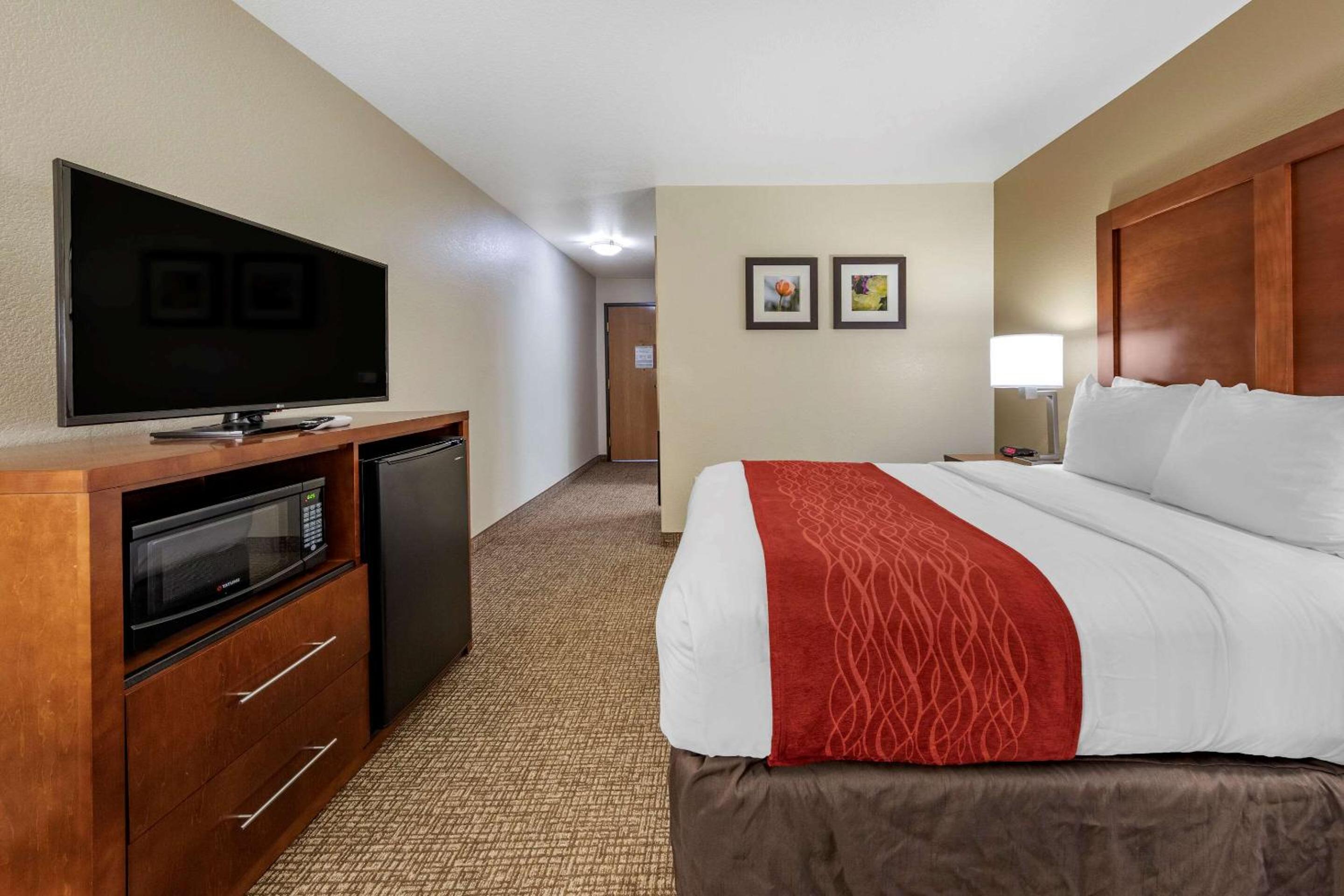 Double Room with Tub - Accessible/Non-Smoking - Photo 3